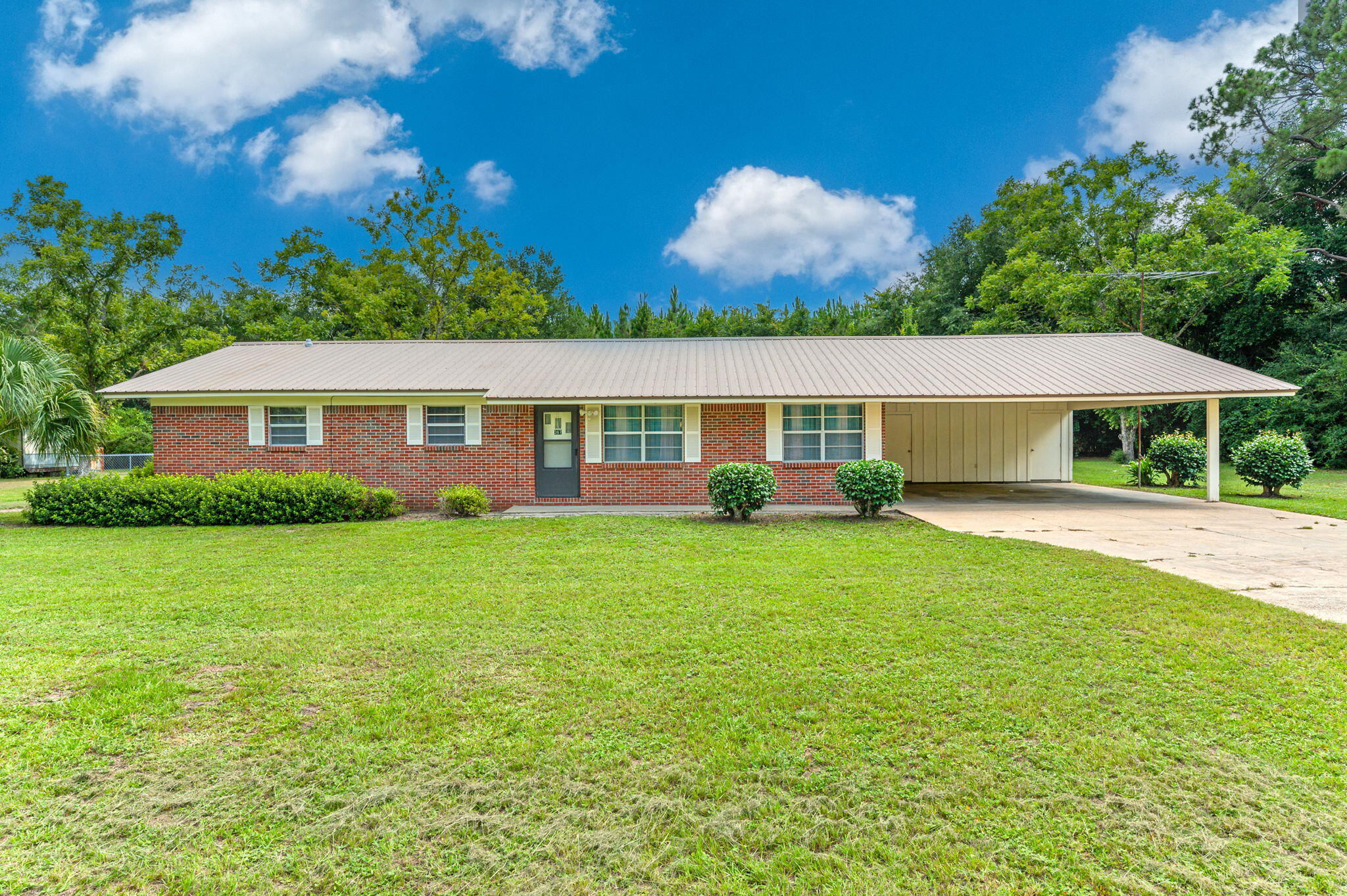 Available May 1st Nestled on a serene one-acre lot near DeFuniak Springs, this charming brick home offers a perfect blend of comfort and convenience. Boasting three bedrooms and two bathrooms spread across just under 1,500 square feet, it features a cozy layout that includes a separate living room, dining area, and kitchen. The fully-equipped kitchen ensures meal preparations are a breeze, while the expansive yard provides ample space for outdoor activities and relaxation. Enjoy the tranquility of country living with easy access to local amenities, schools, and parks. This home invites you to experience peaceful living in a prime location. The requirements are a credit score of 600 minimum, one year on the job or job offer letter showing a recent move, and a household income of $3875.