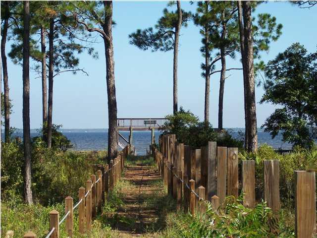 SECLUSION BAY - Land