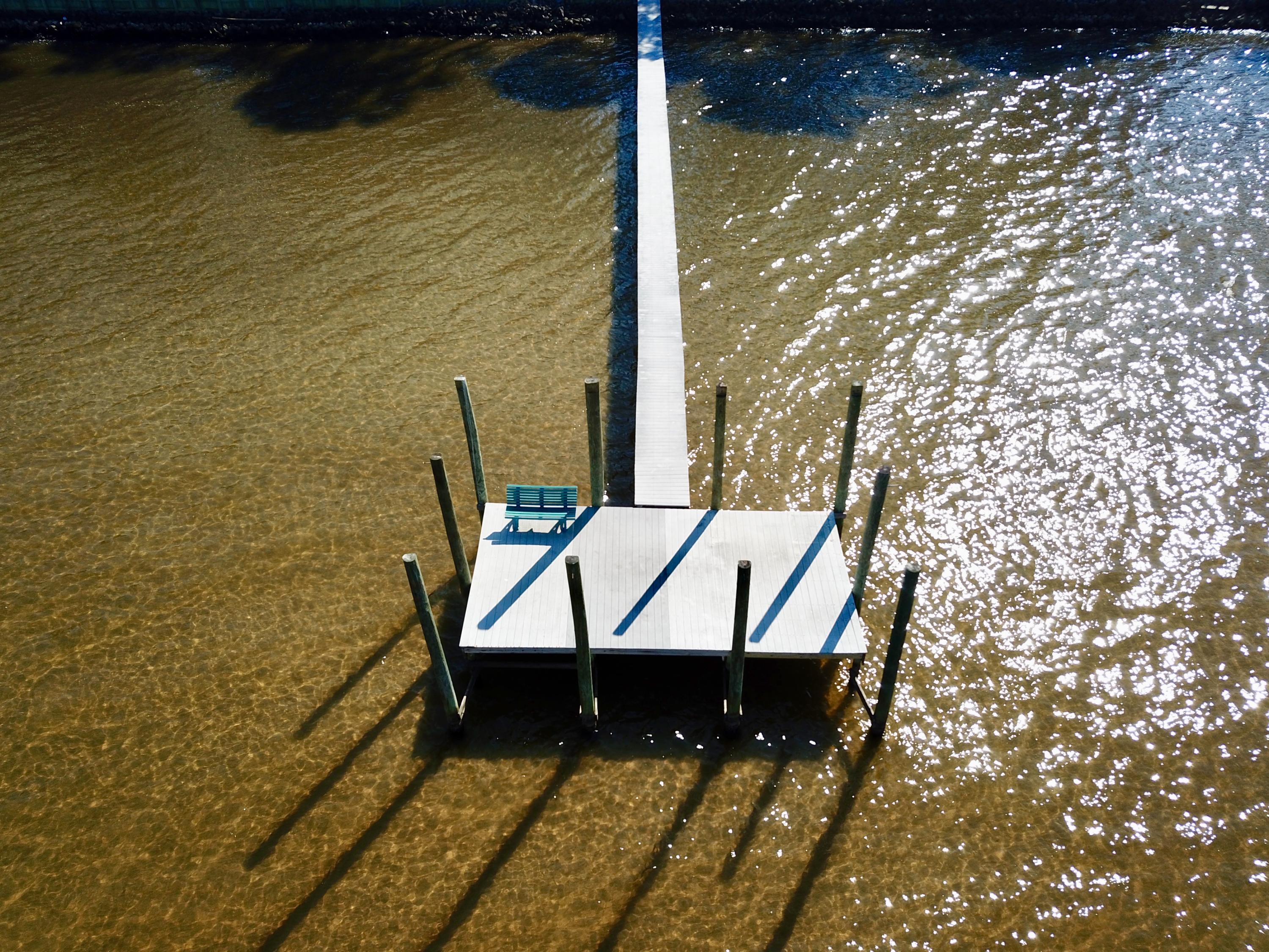 SECLUSION BAY - Land