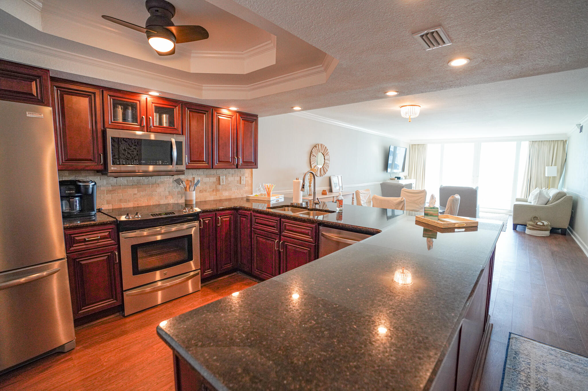 SHORELINE TOWERS 1 - Residential