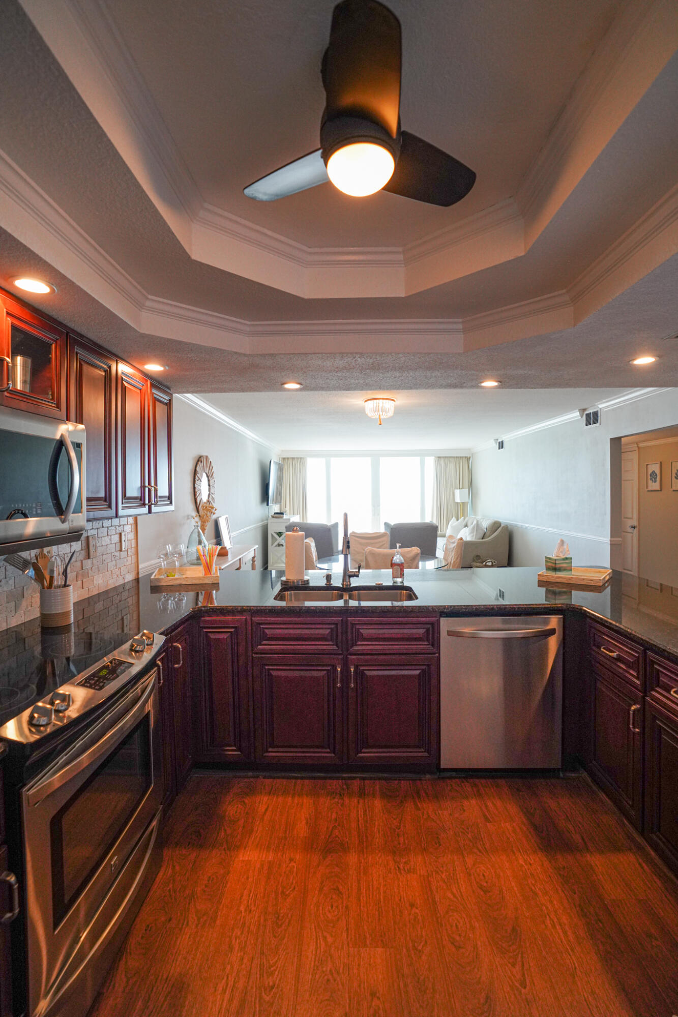 SHORELINE TOWERS 1 - Residential