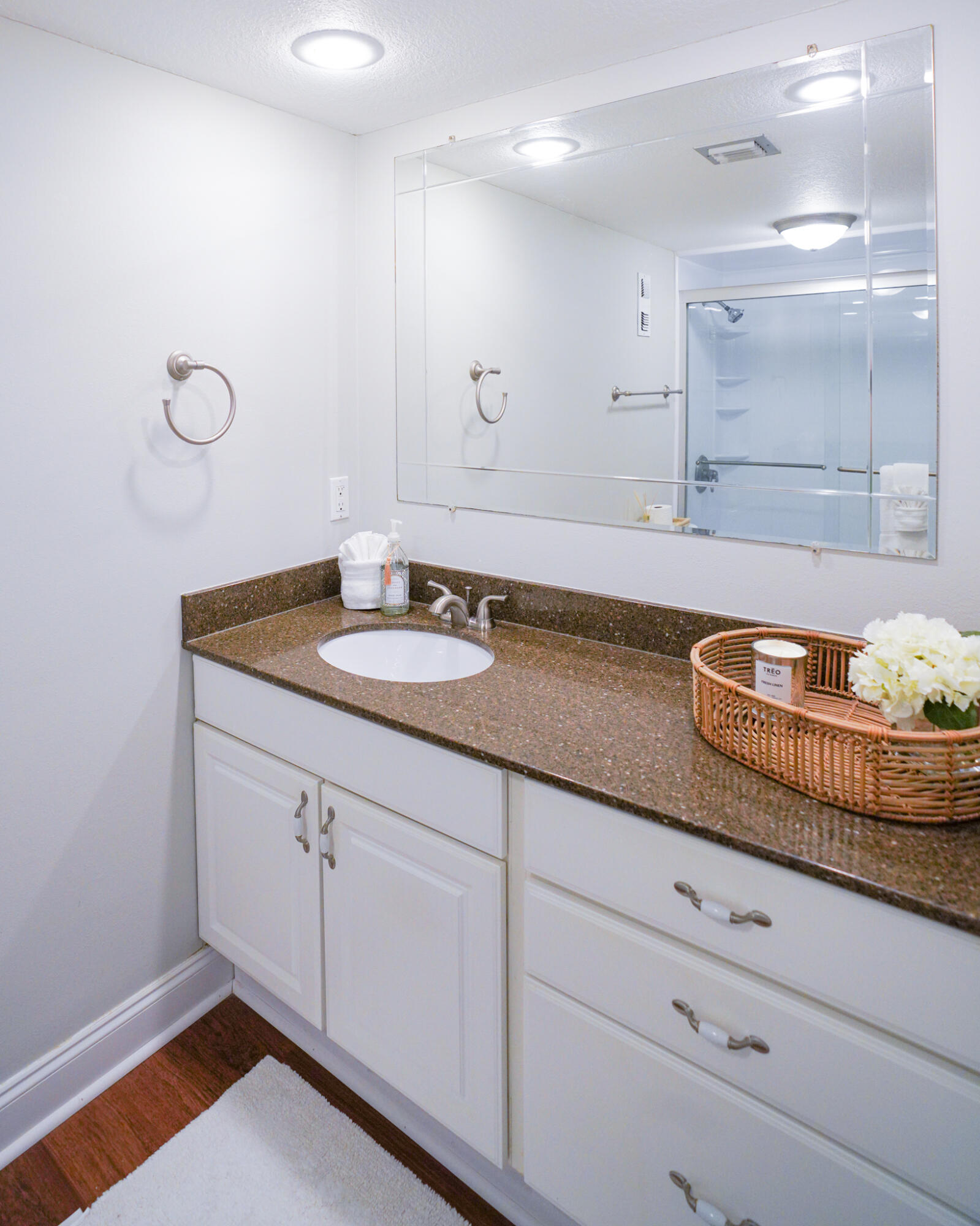 SHORELINE TOWERS 1 - Residential