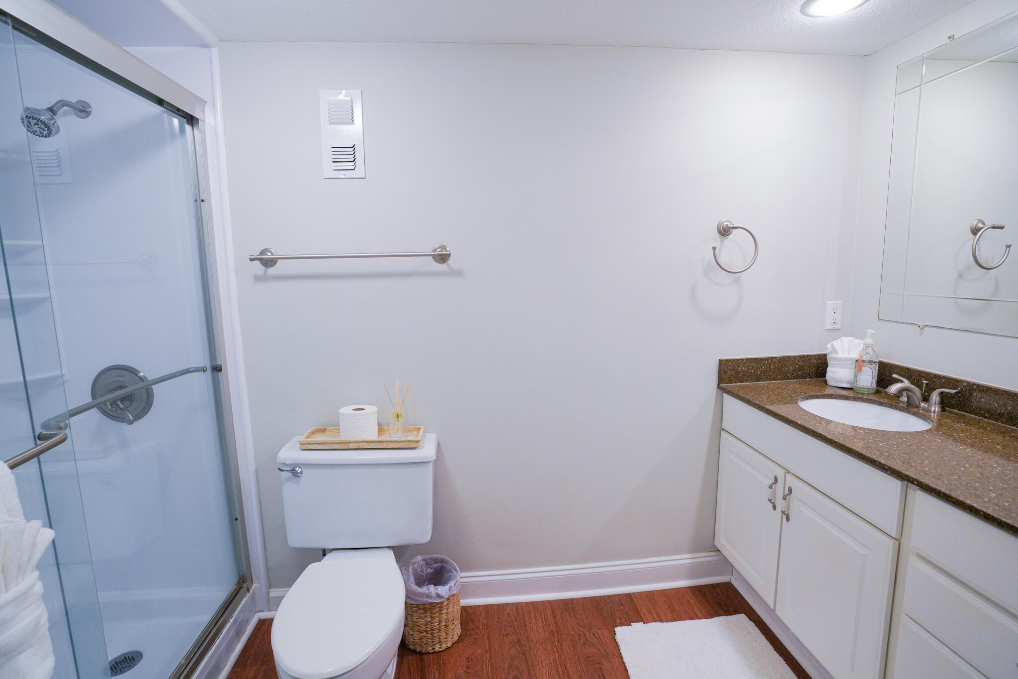 SHORELINE TOWERS 1 - Residential