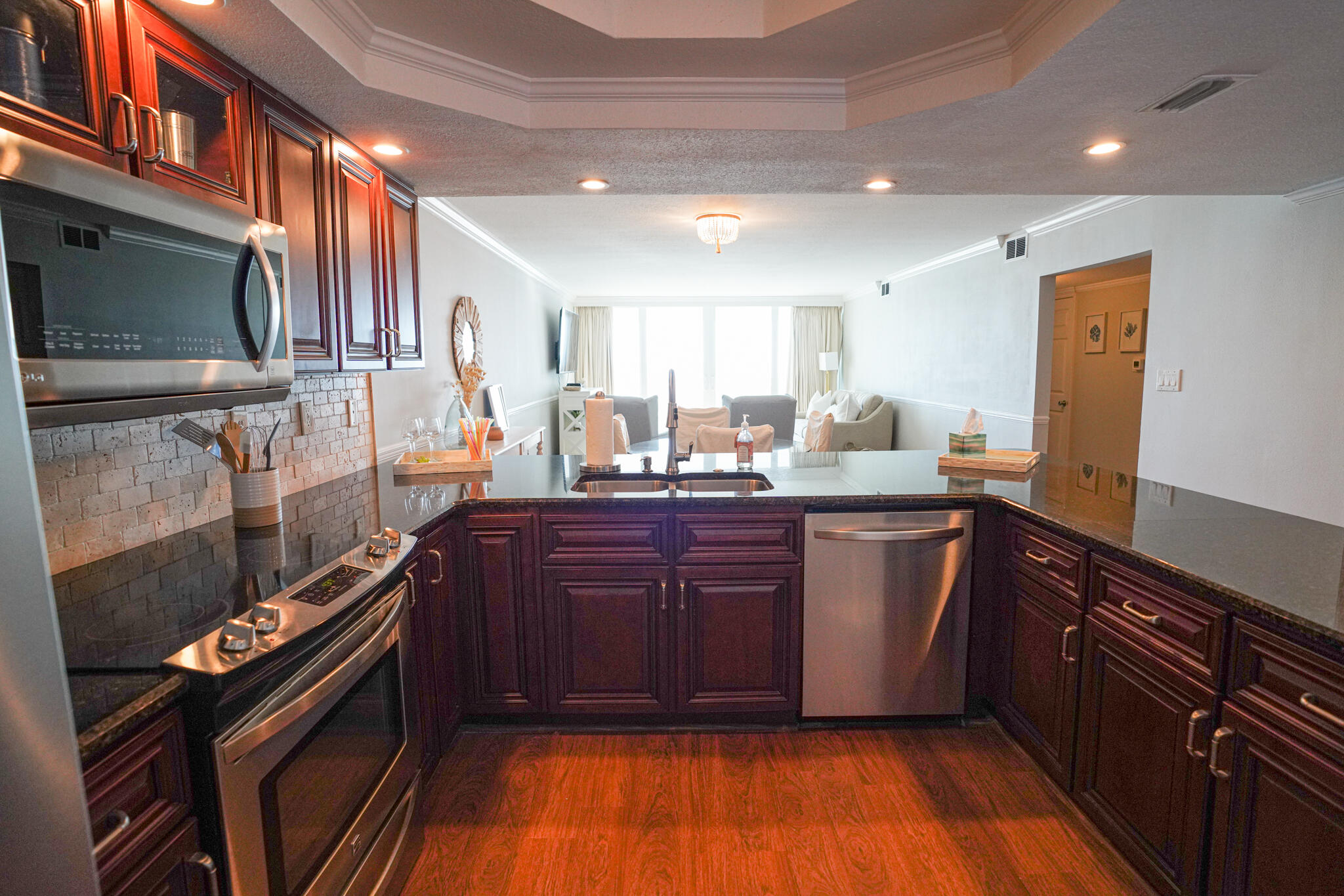 SHORELINE TOWERS 1 - Residential