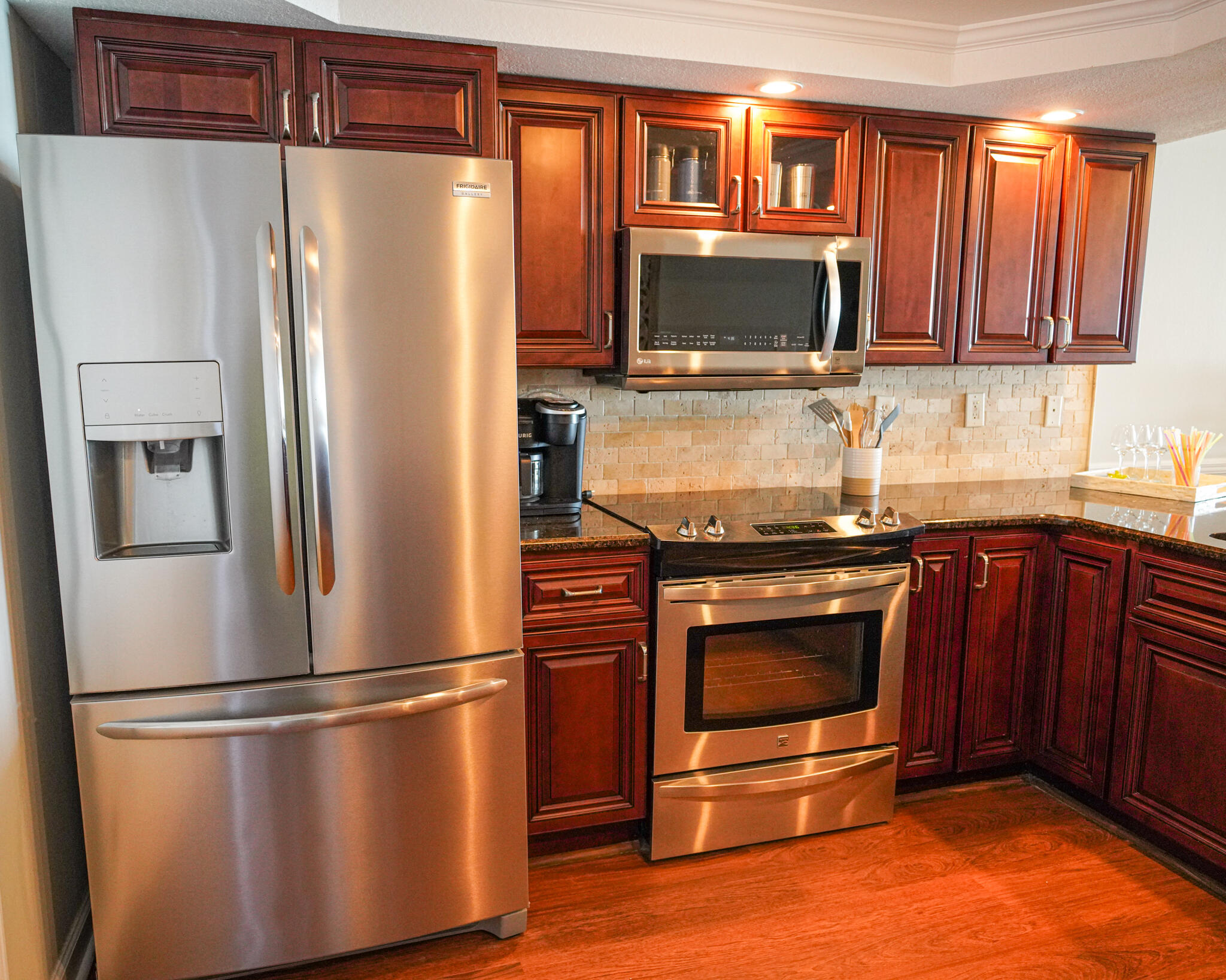 SHORELINE TOWERS 1 - Residential