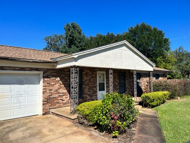 Well maintained home with in-ground pool (pool service included), screened back porch and very private back yard. Wood and ceramic tile floors throughout. Must see to appreciate! Small-medium dog accepted with non-ref pet fee. SORRY - ABSOLUTELY NO CATS! All Coastal Realty Services residents are enrolled in the Resident Benefits Package (RBP) which includes renters insurance, HVAC air filter delivery (for applicable properties) and our best-in-class resident rewards program, and much more! More details upon application.