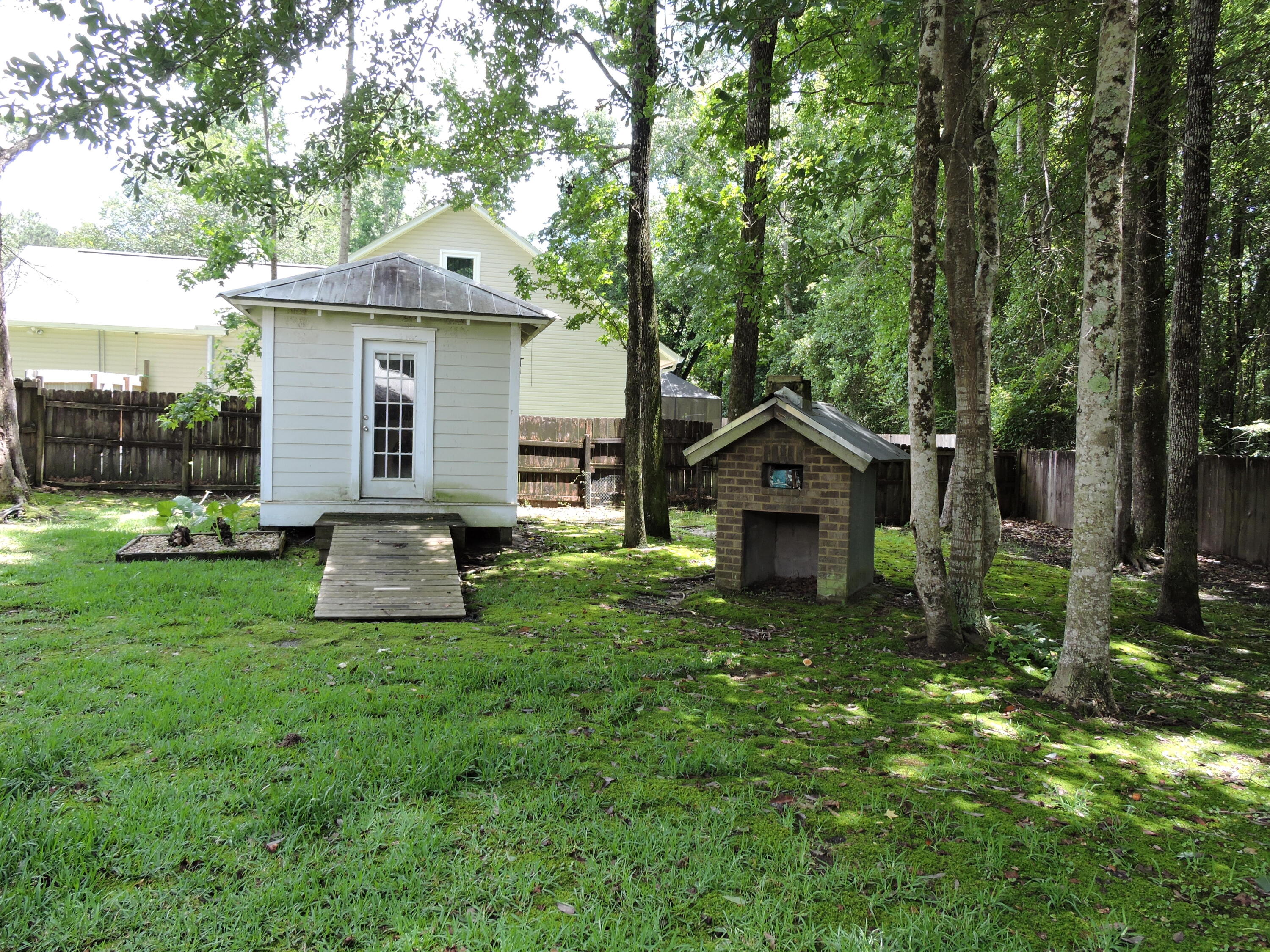 FOXWOOD ESTATES 1 - Residential Lease
