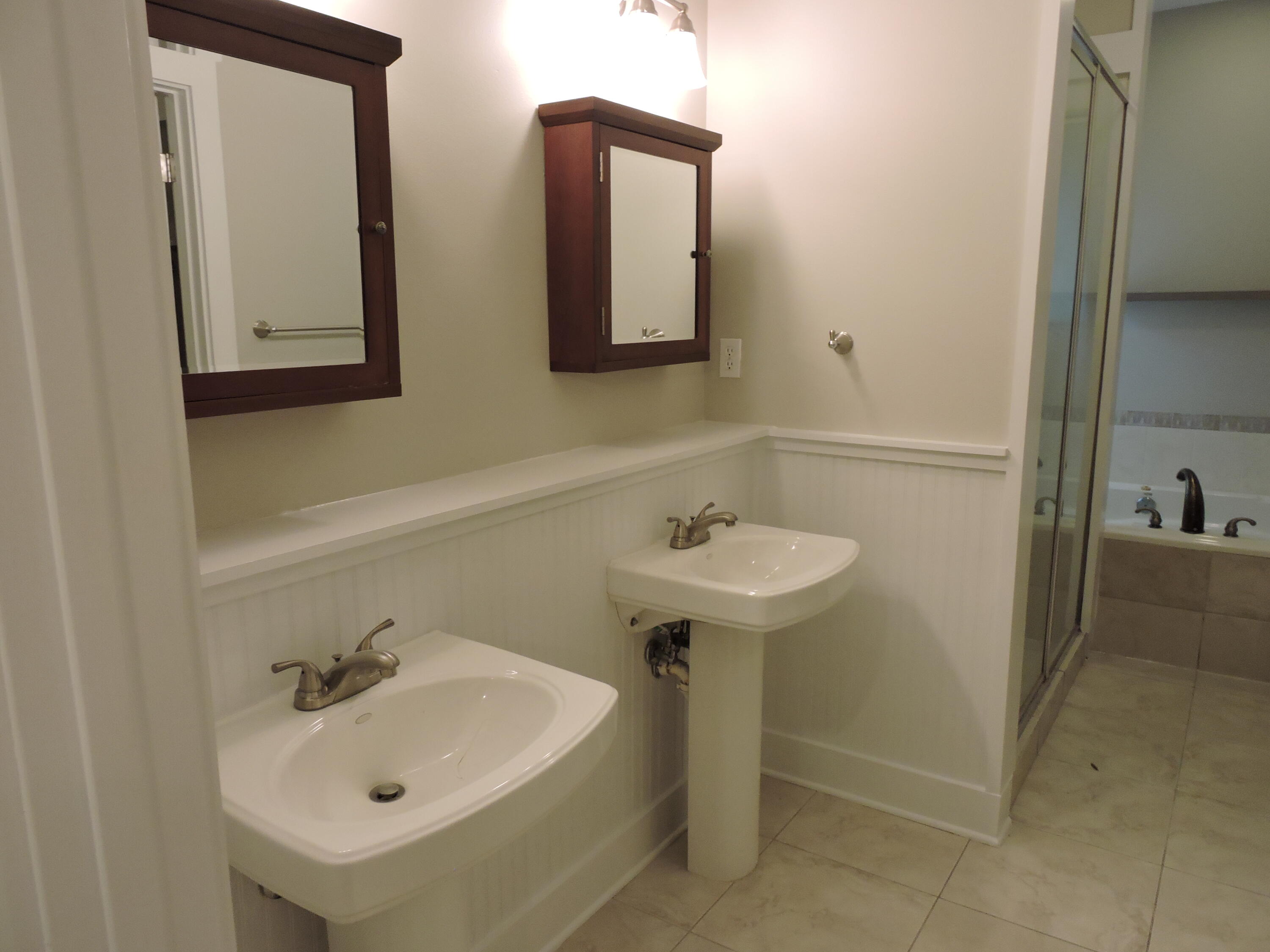 FOXWOOD ESTATES 1 - Residential Lease