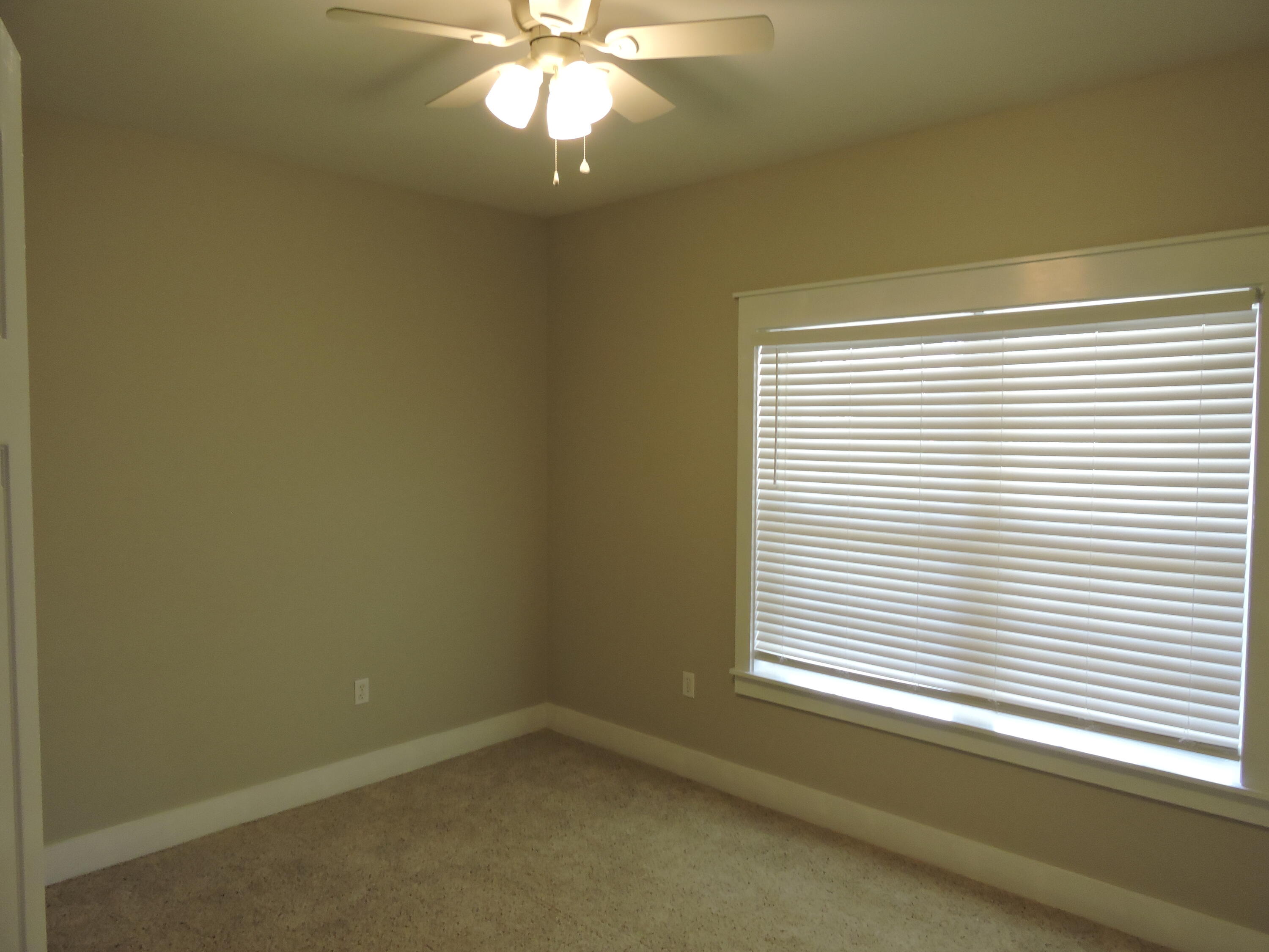 FOXWOOD ESTATES 1 - Residential Lease