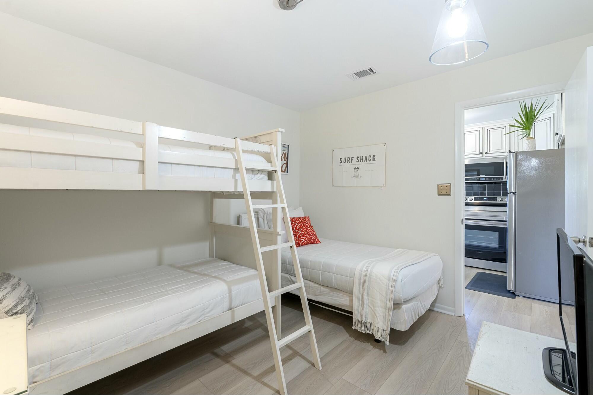 BEACHWOOD VILLAS CONDO - Residential