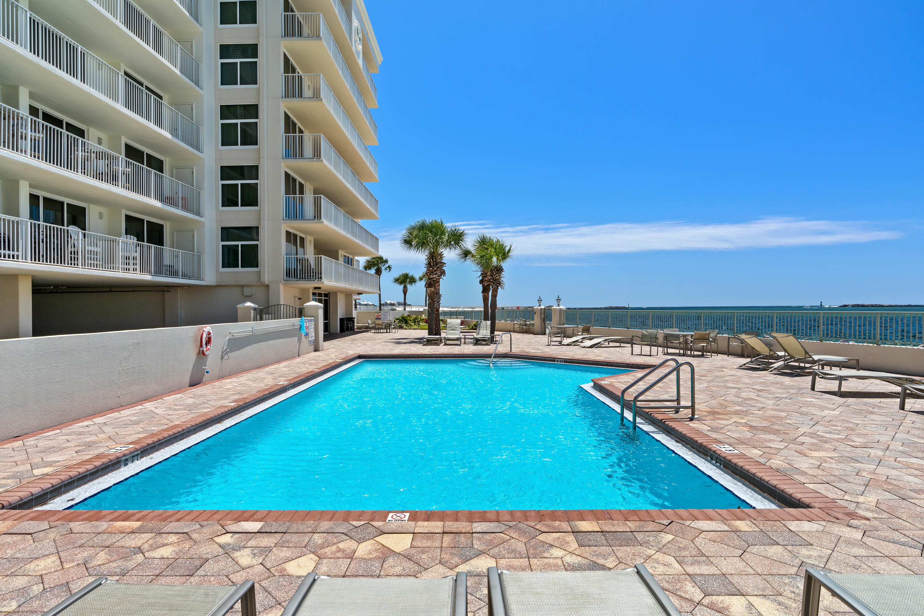 WATERVIEW TOWERS - Residential