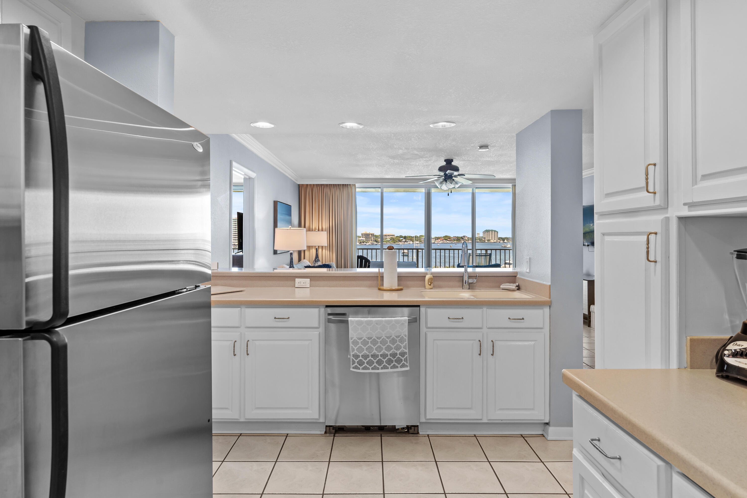 WATERVIEW TOWERS - Residential
