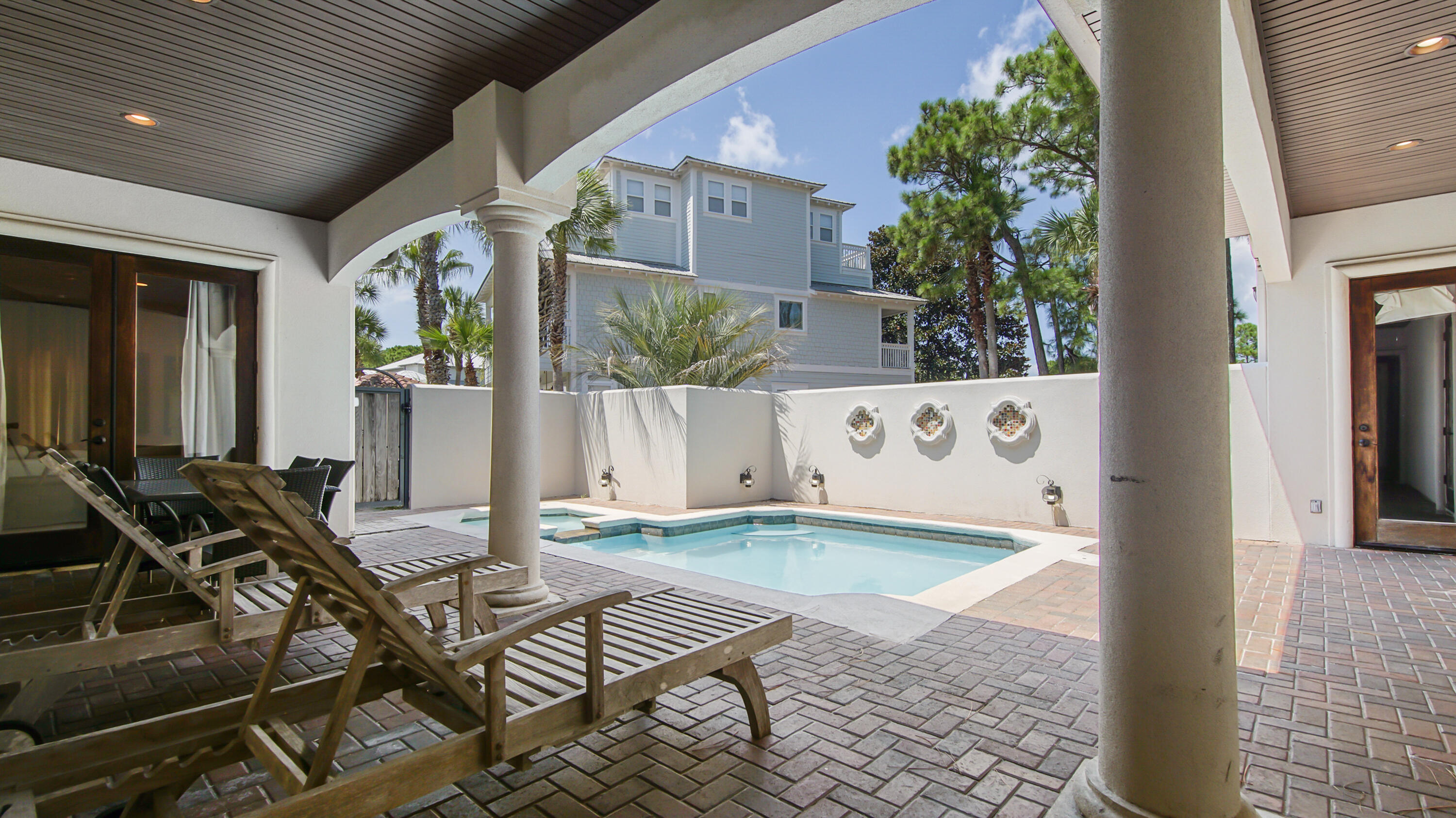 EMERALD WATERS - Residential