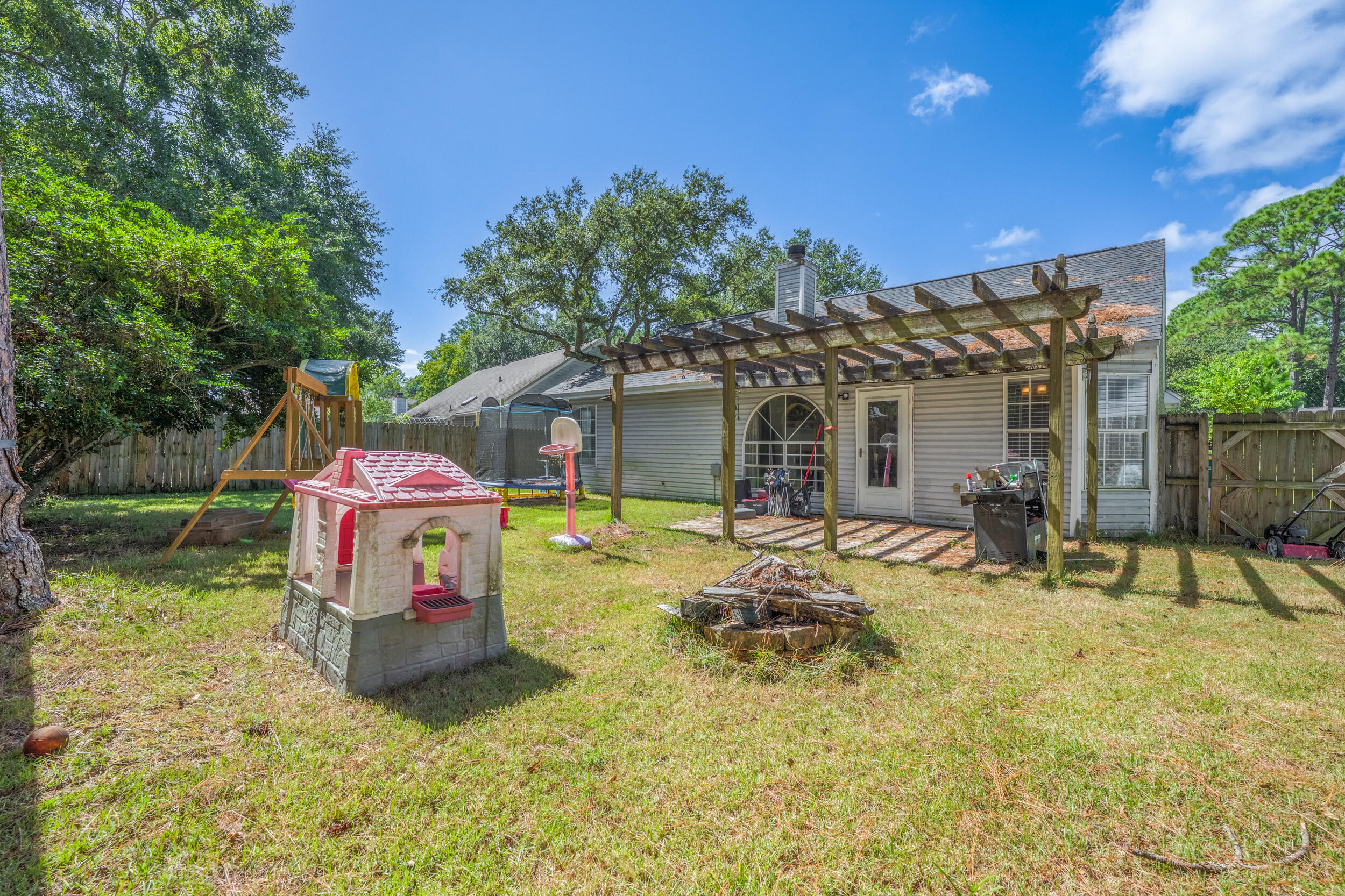 EMERALD GARDENS NORTH 1ST ADDN - Residential