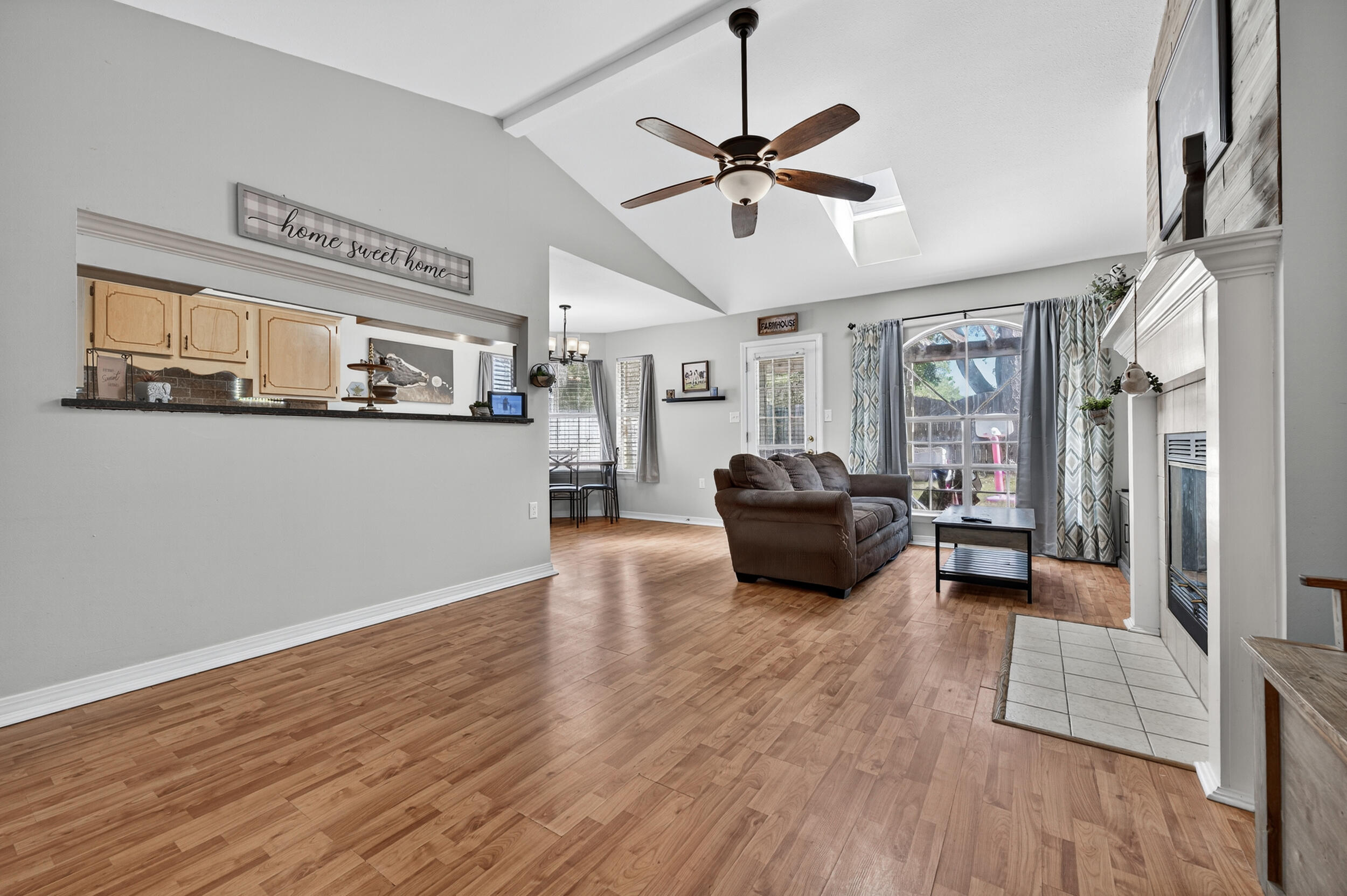 EMERALD GARDENS NORTH 1ST ADDN - Residential