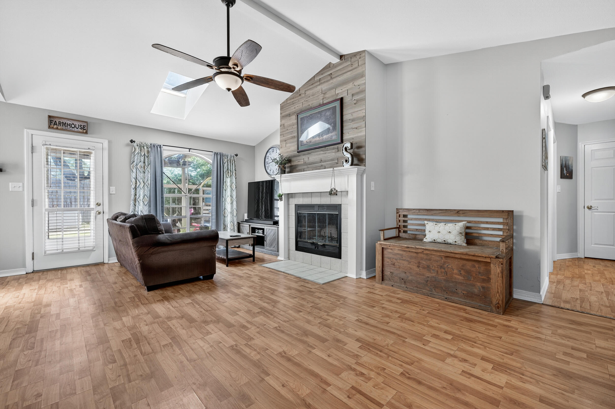 EMERALD GARDENS NORTH 1ST ADDN - Residential