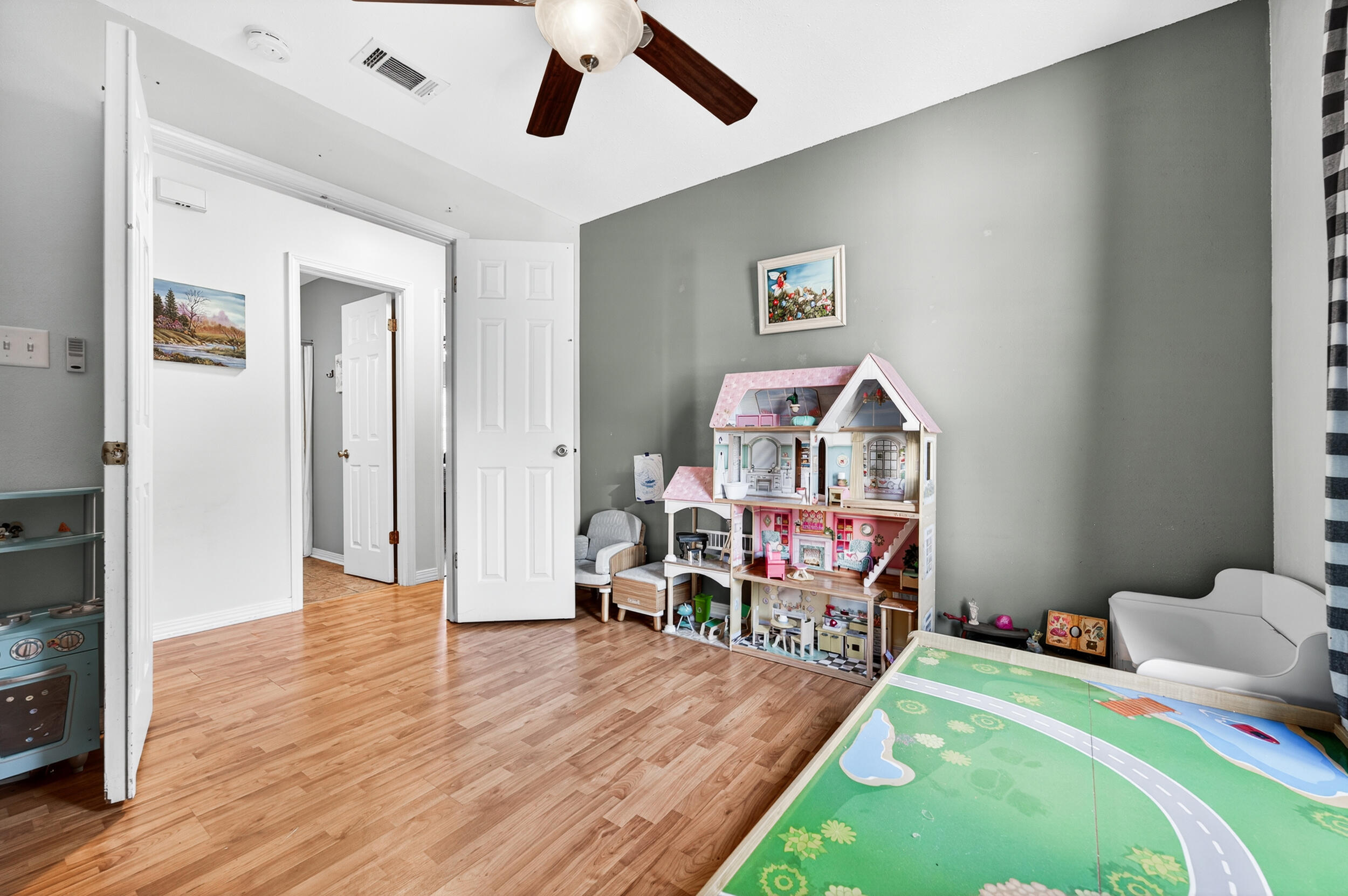 EMERALD GARDENS NORTH 1ST ADDN - Residential