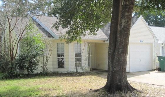 Cute house in the popular subdivision of Blue Pine Village. House has a great room, eat in Kitchen with bay window and large pantry. Blue Pine Village has a community Pool. Owner will consider small pet with $300.00 non refundable pet fee and a refundable pet deposit of 300.00. All adults living at the property must fill out an application and be on the lease. Available for move in on the 04/15/2019