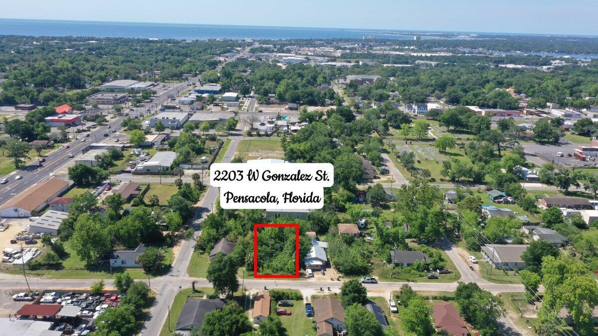 Large 60' X 122' Lot located in Pensacola, FL. Only 10 minutes to downtown and 25 mins to Pensacola Beach. Buyer to verify dimensions and any information deemed neccessary.