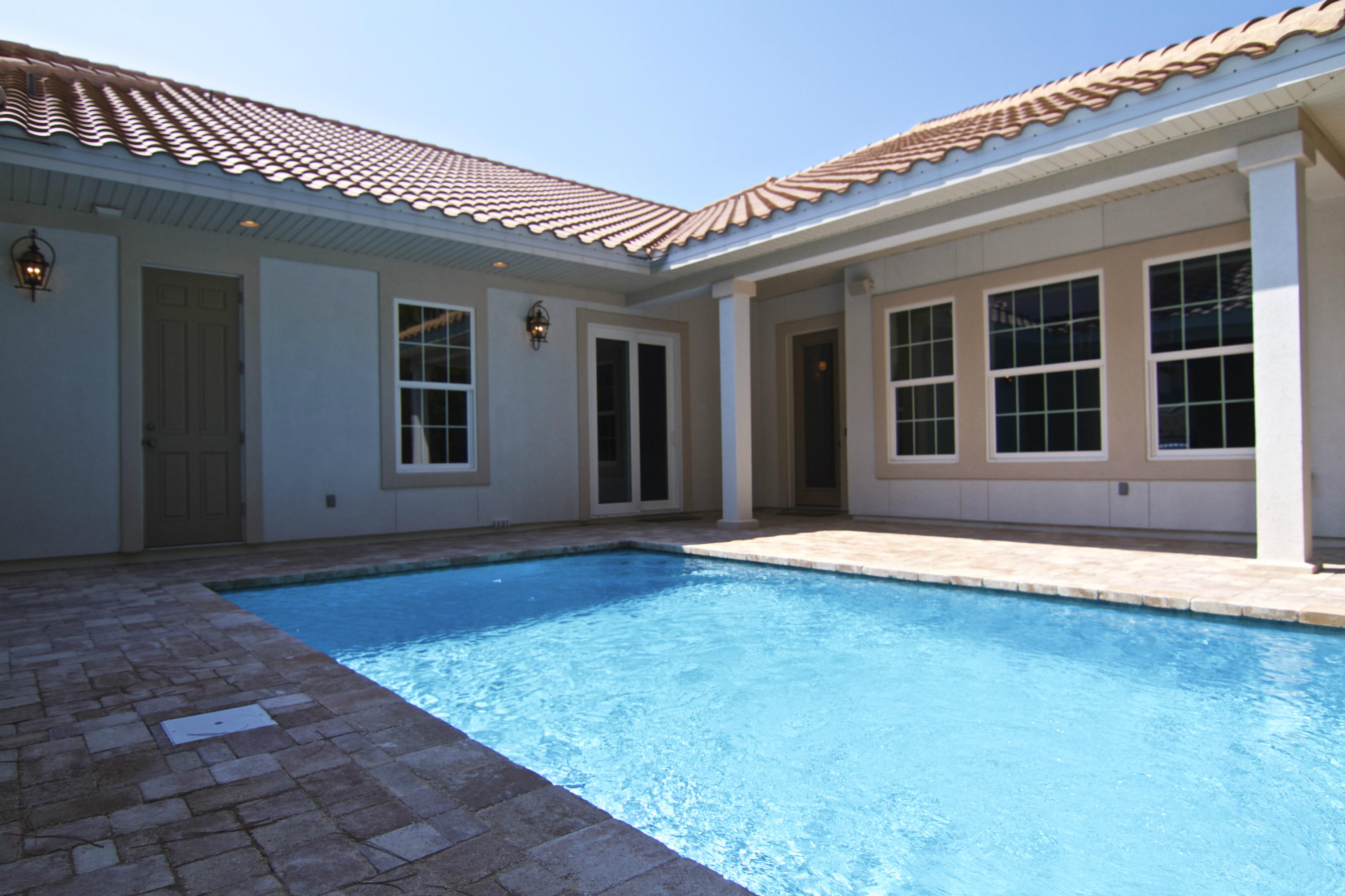 REGATTA BAY GOLF VILLAS - Residential