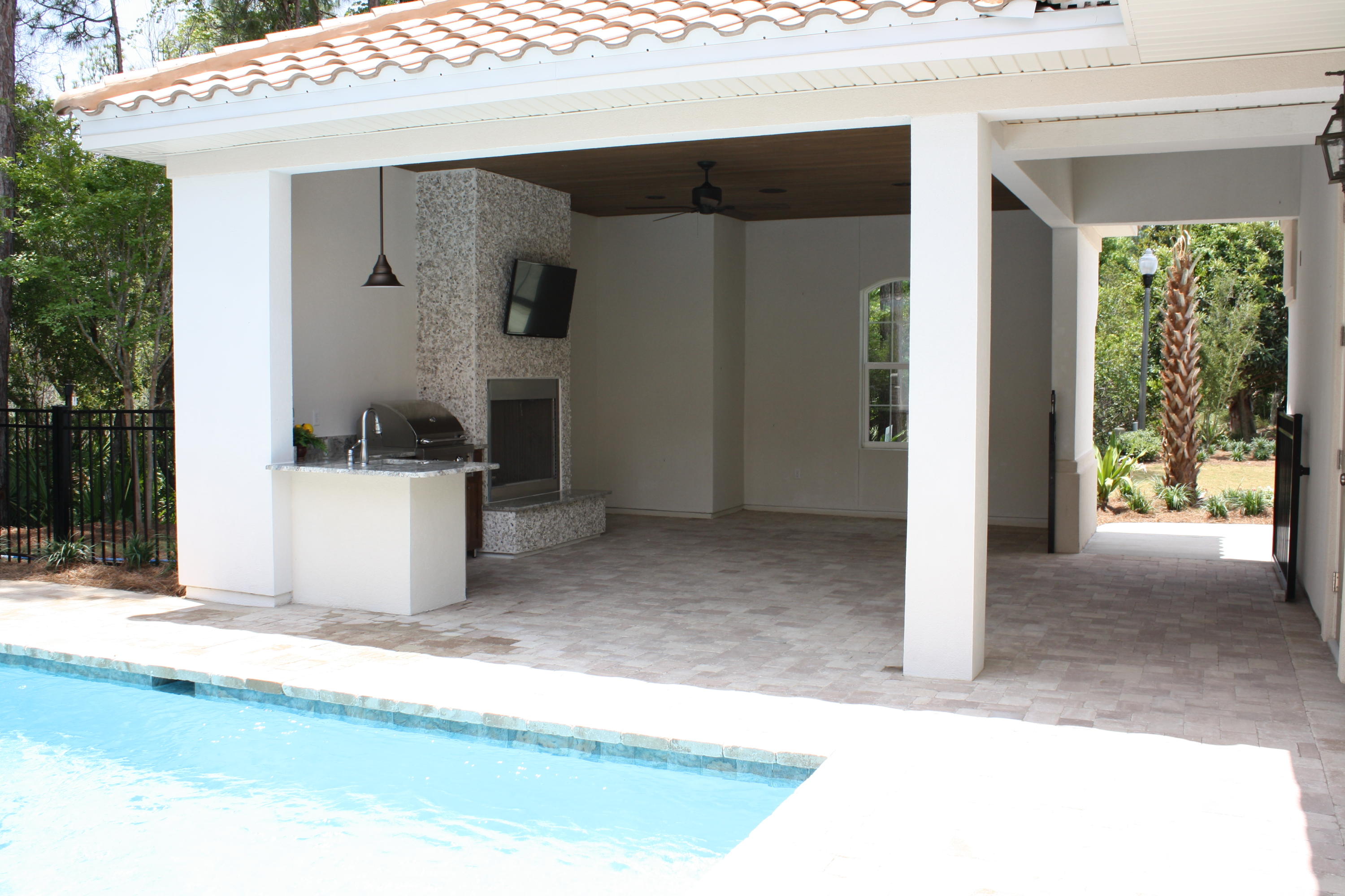 REGATTA BAY GOLF VILLAS - Residential