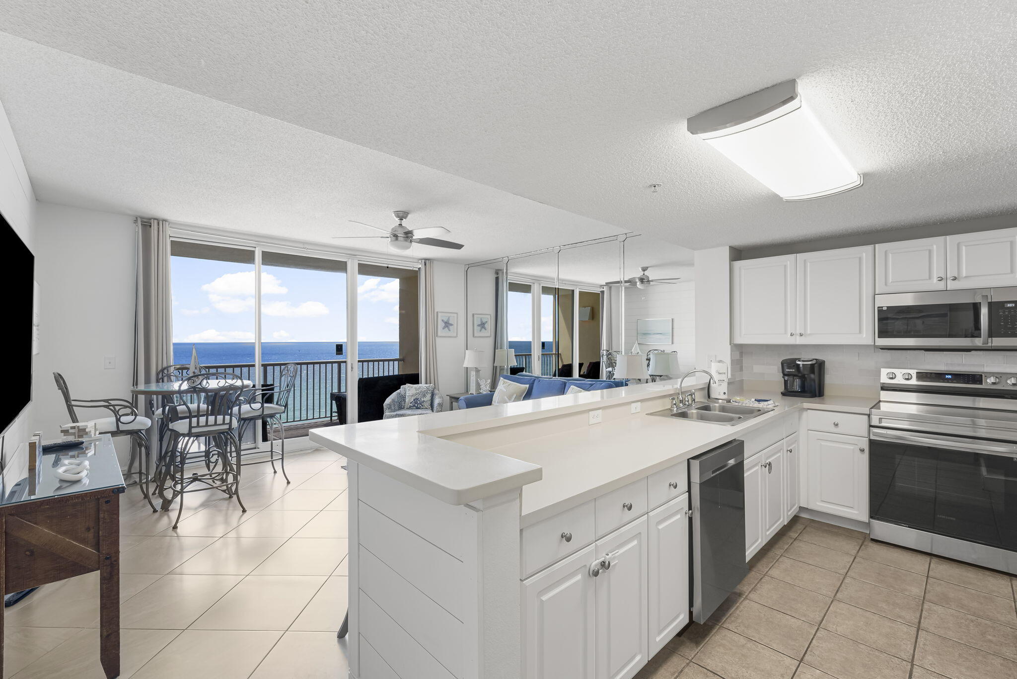 MAJESTIC BEACH TOWERS I - Residential