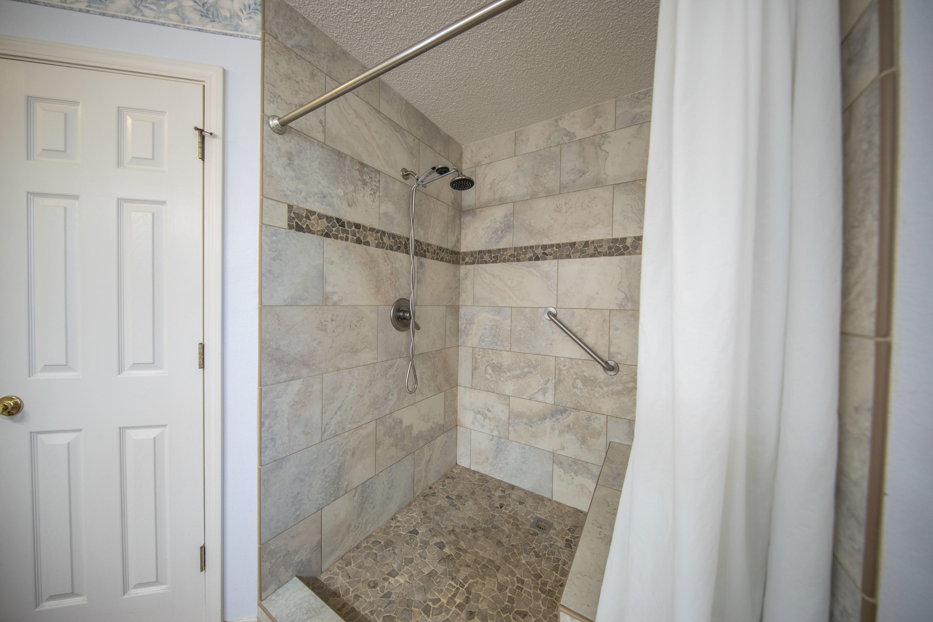 LEGEND COVE - Residential