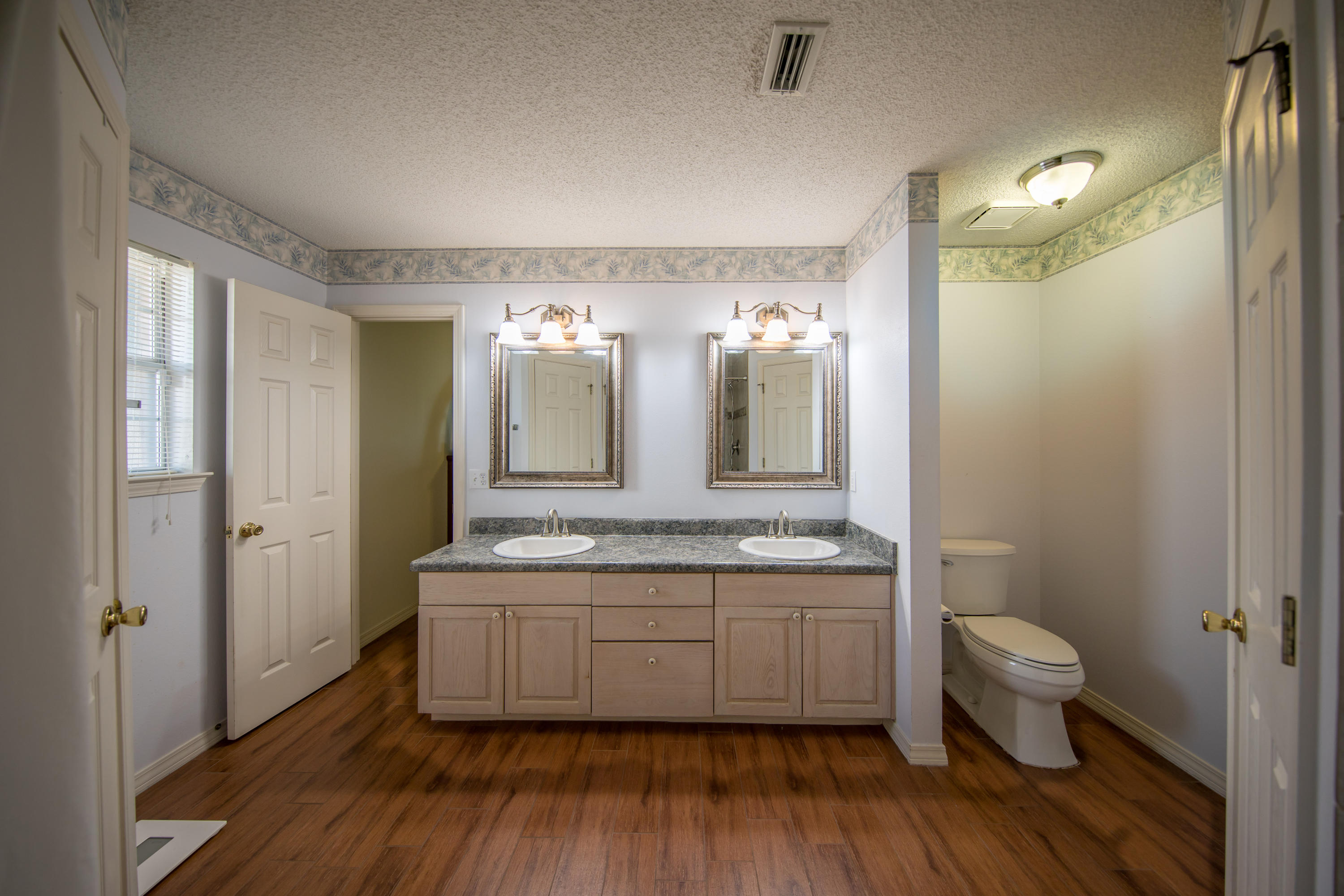 LEGEND COVE - Residential