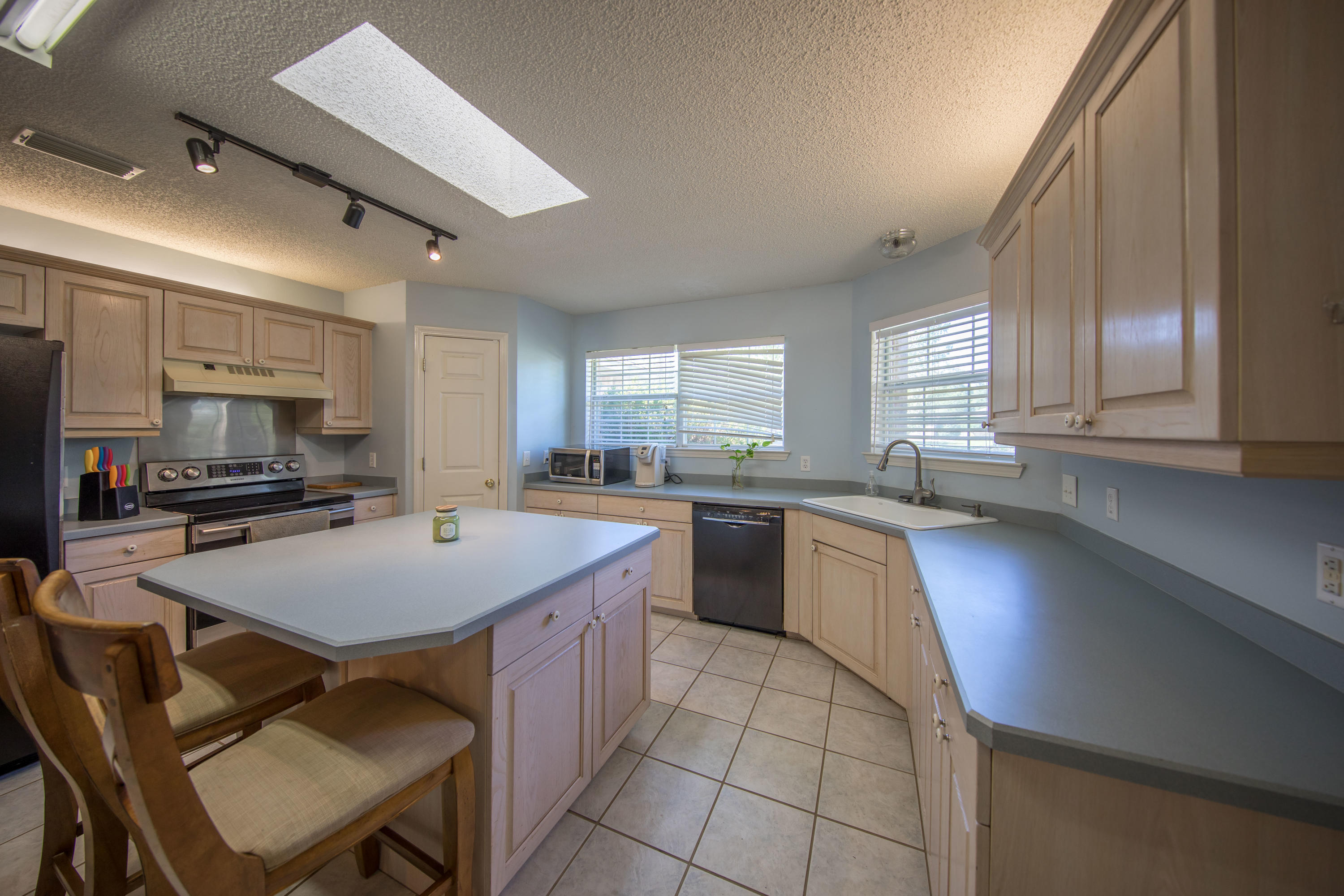 LEGEND COVE - Residential