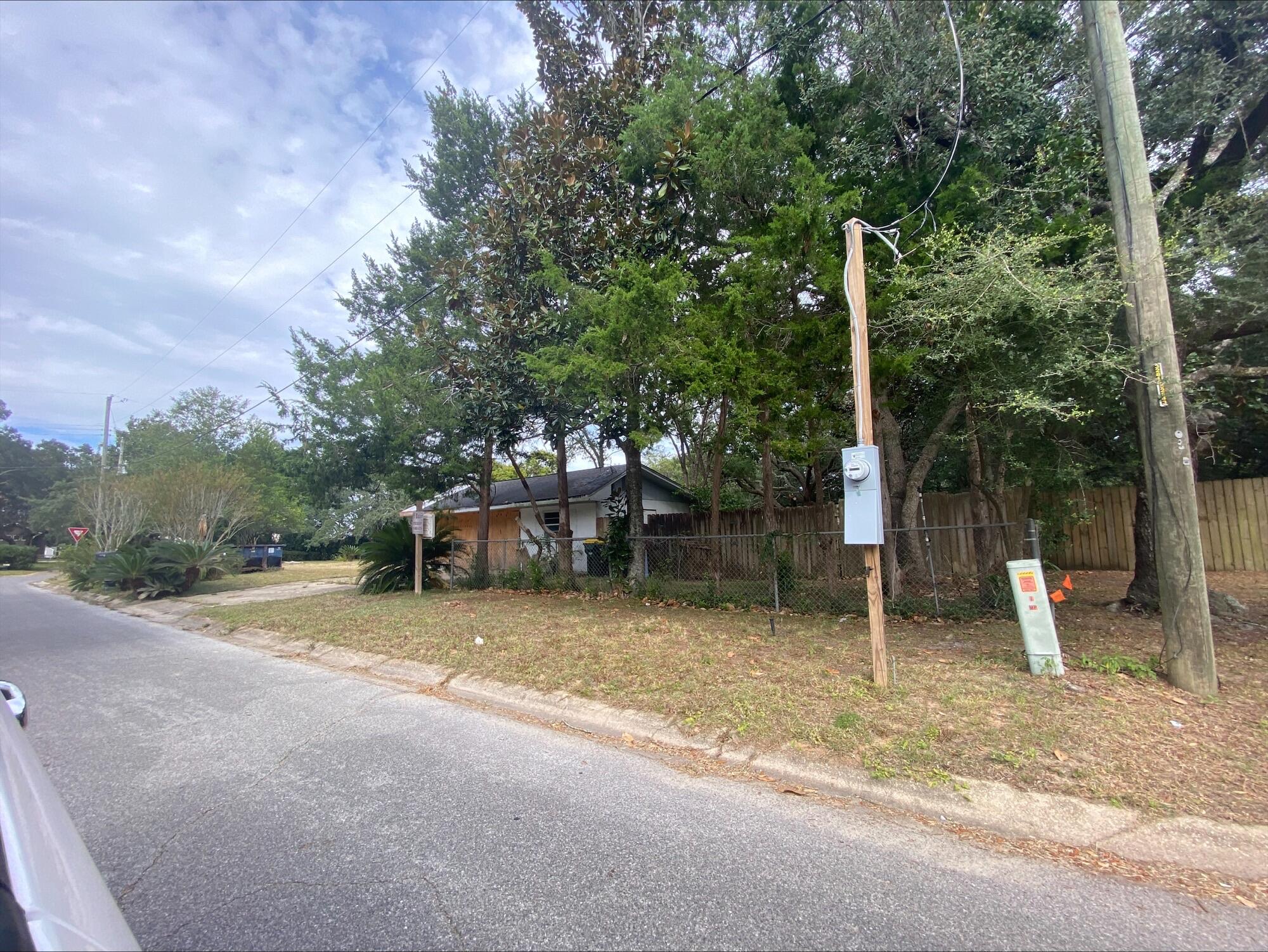 WHISPERING PINES S/D LOT 8 BLK 2 - Land