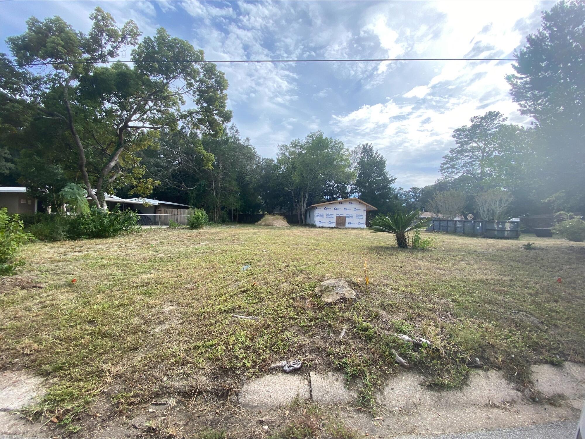 WHISPERING PINES S/D LOT 8 BLK 2 - Land