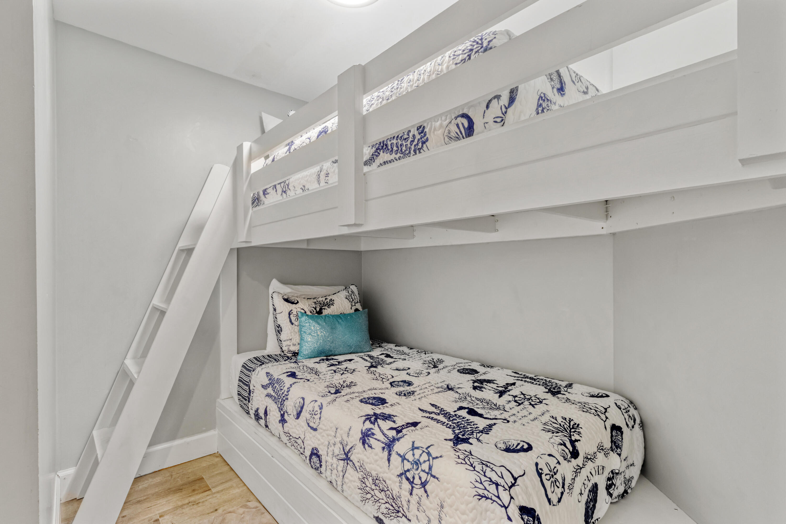 STERLING SHORES - Residential