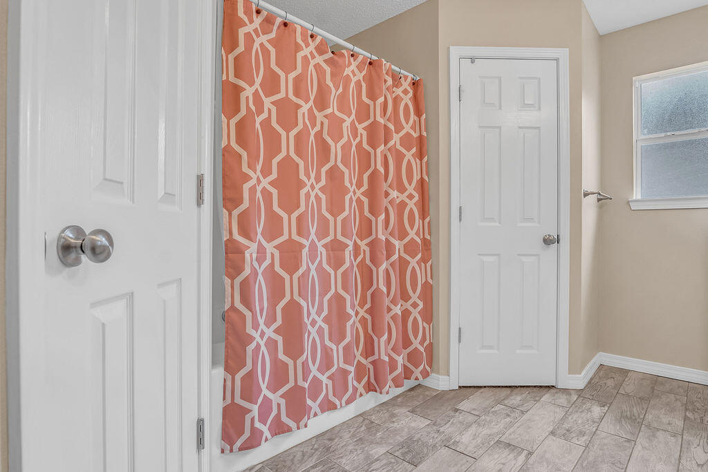 SILVER SPRINGS EST - Residential