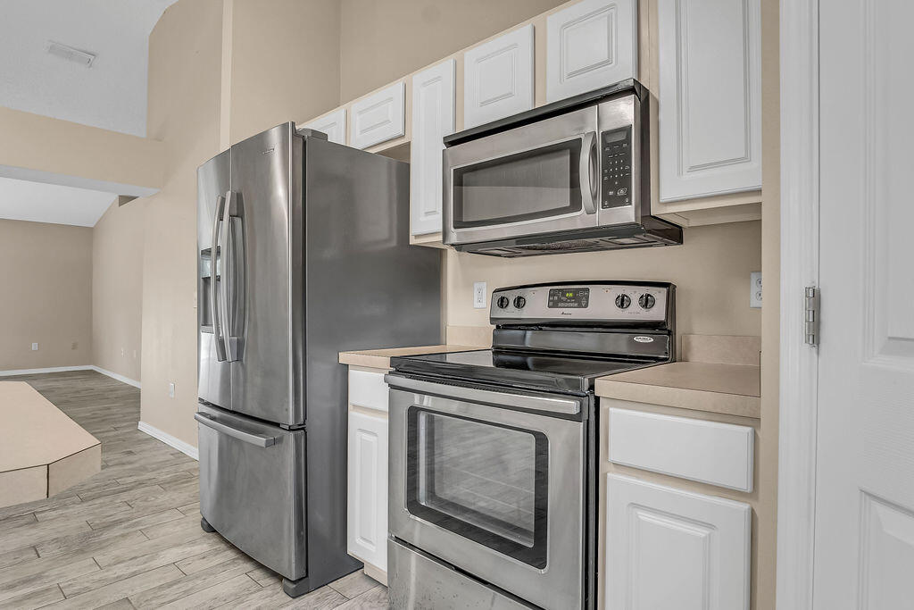 SILVER SPRINGS EST - Residential