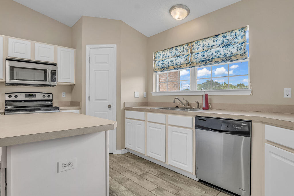 SILVER SPRINGS EST - Residential