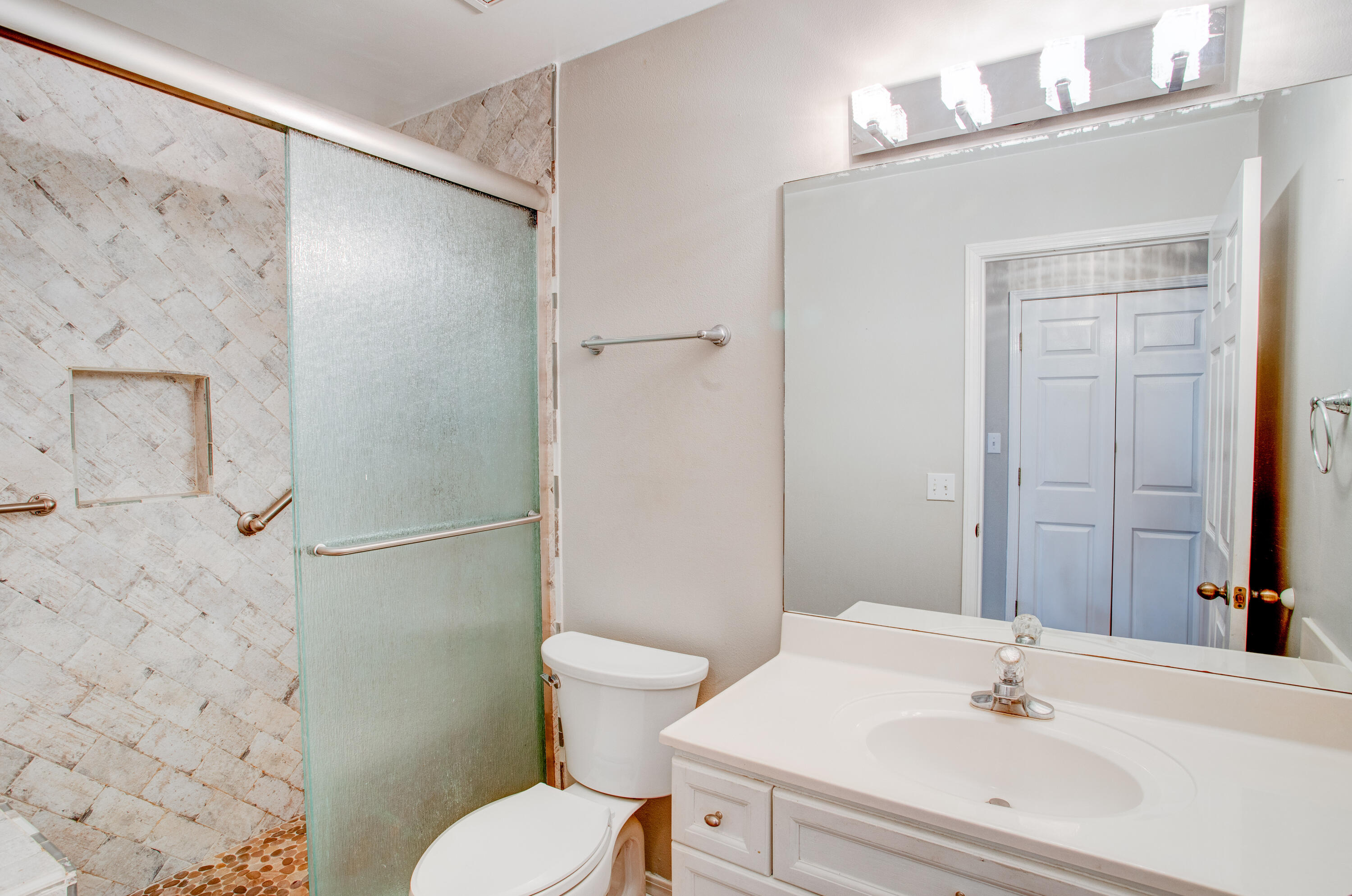 HOLIDAY SHORES EST 4TH ADDN - Residential