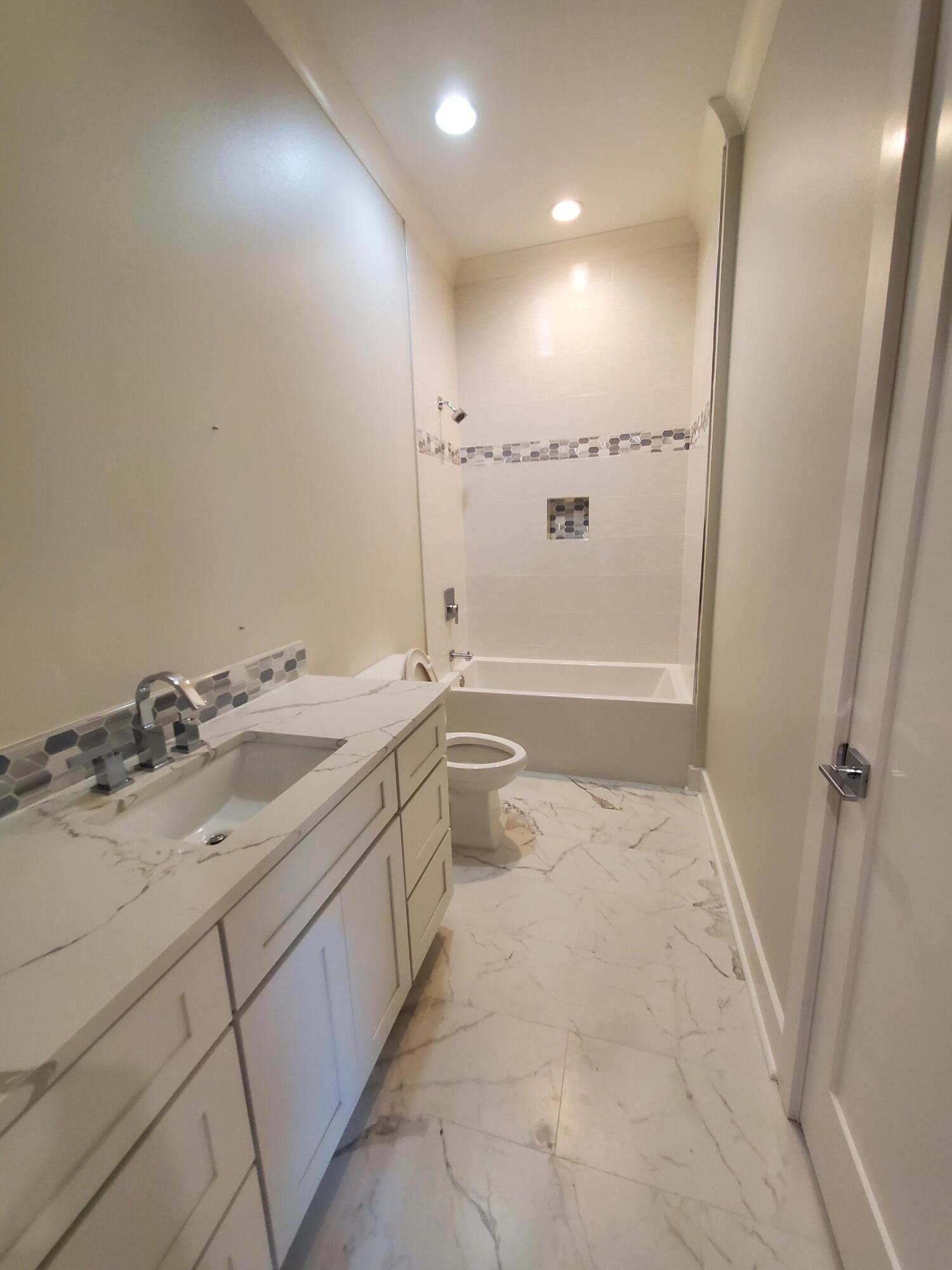 BAYTOWNE AVE EAST - Residential