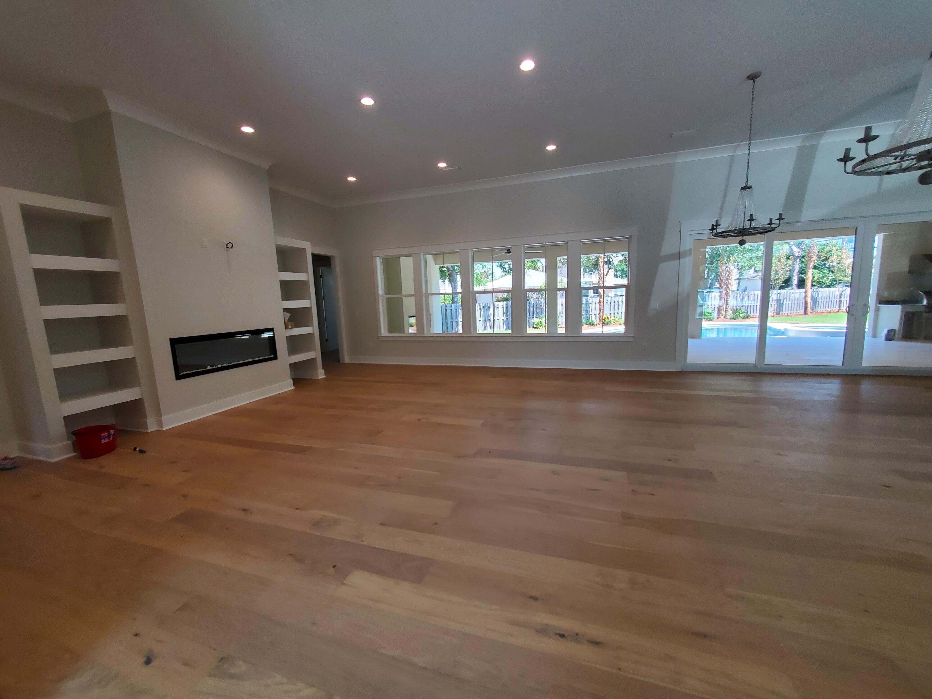 BAYTOWNE AVE EAST - Residential