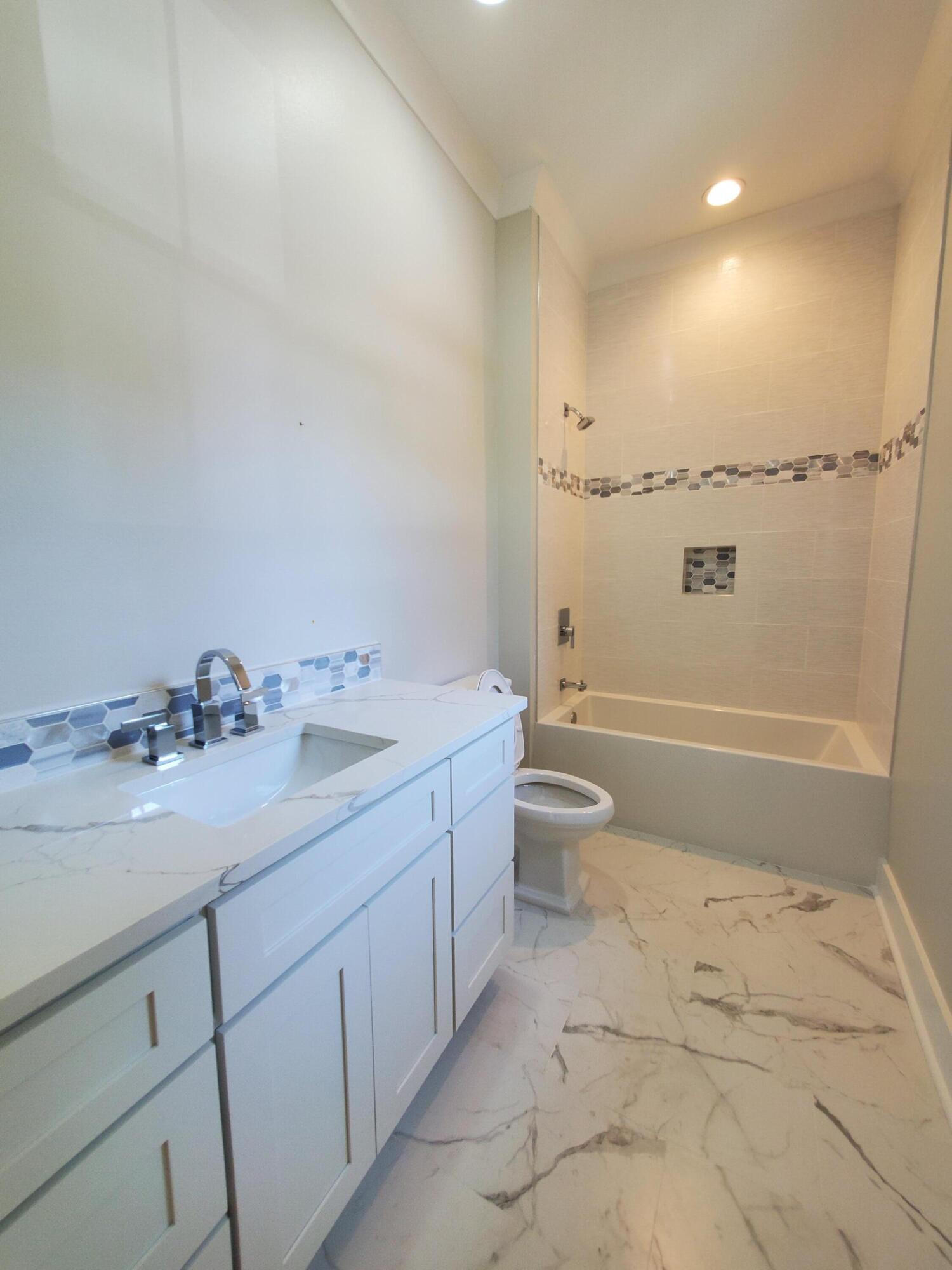 BAYTOWNE AVE EAST - Residential