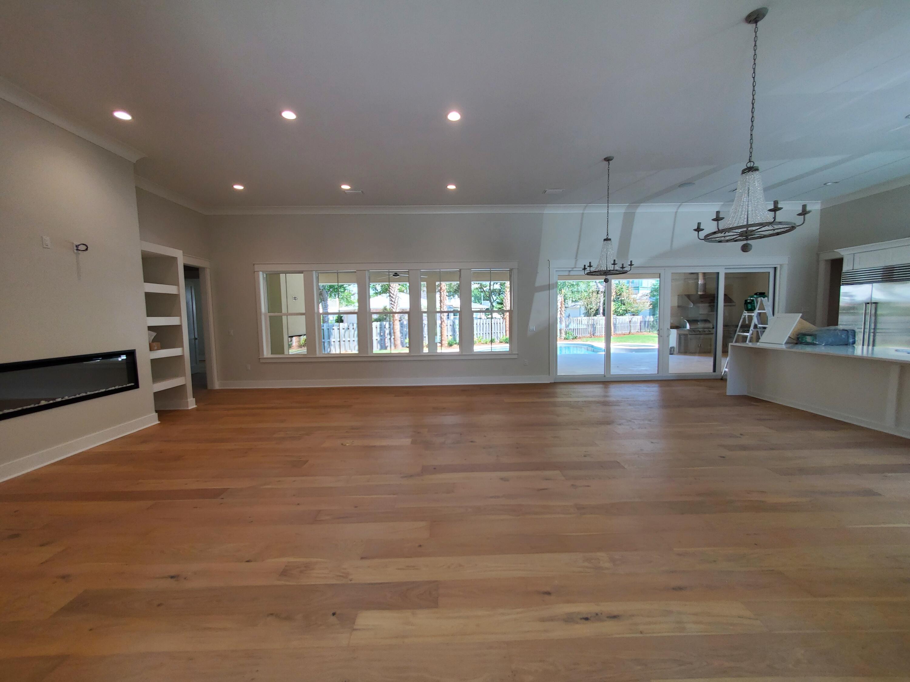 BAYTOWNE AVE EAST - Residential