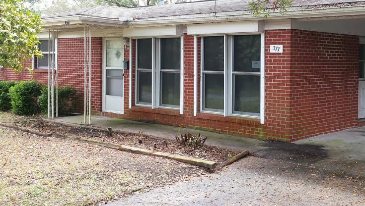 Great for first time home buyers or for investors. New interior paint and new carpet. This homes is near bases and beaches and shopping and the STEM school!
