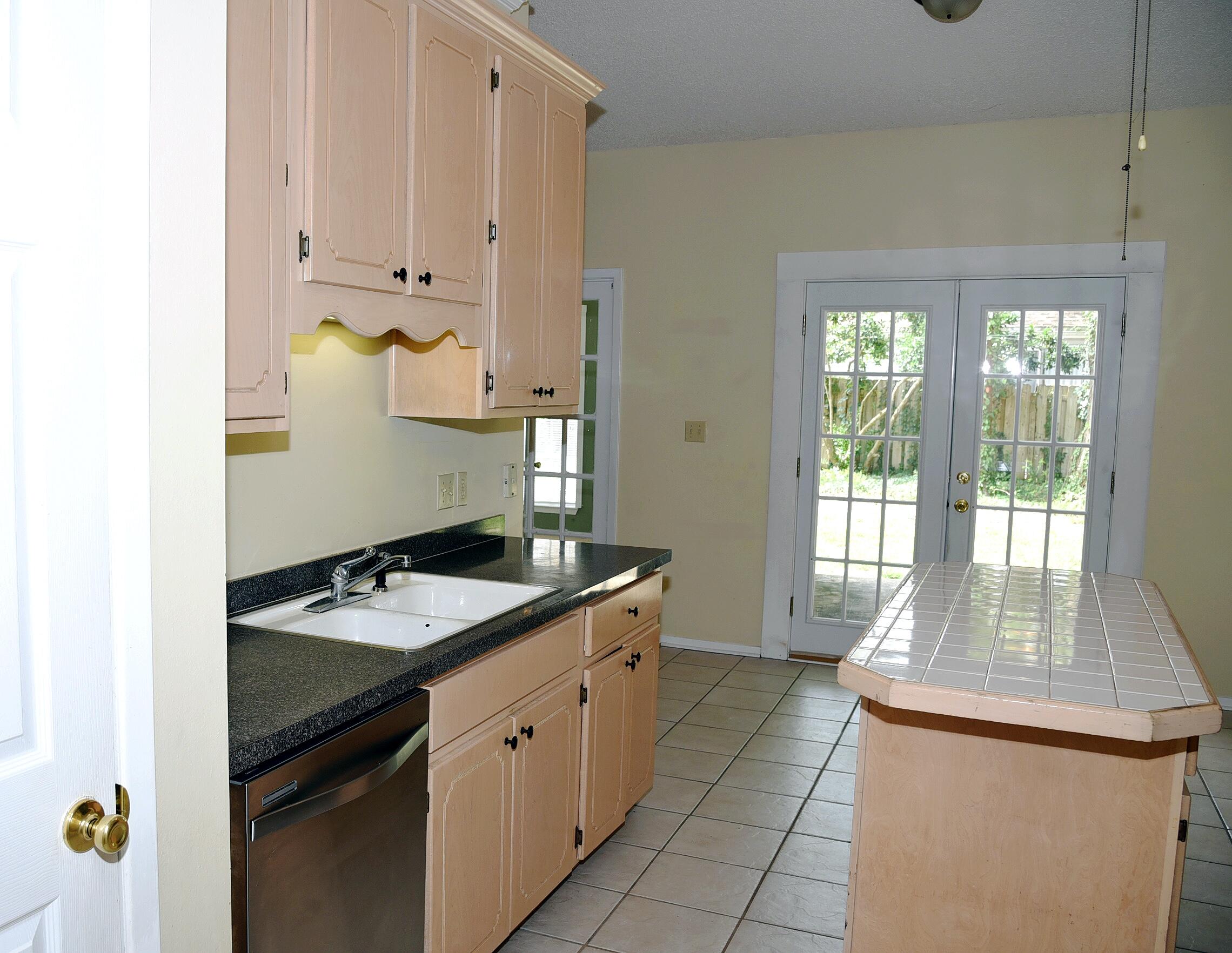 PARKWOOD COURT AT BLUEWATER BAY - Residential Lease