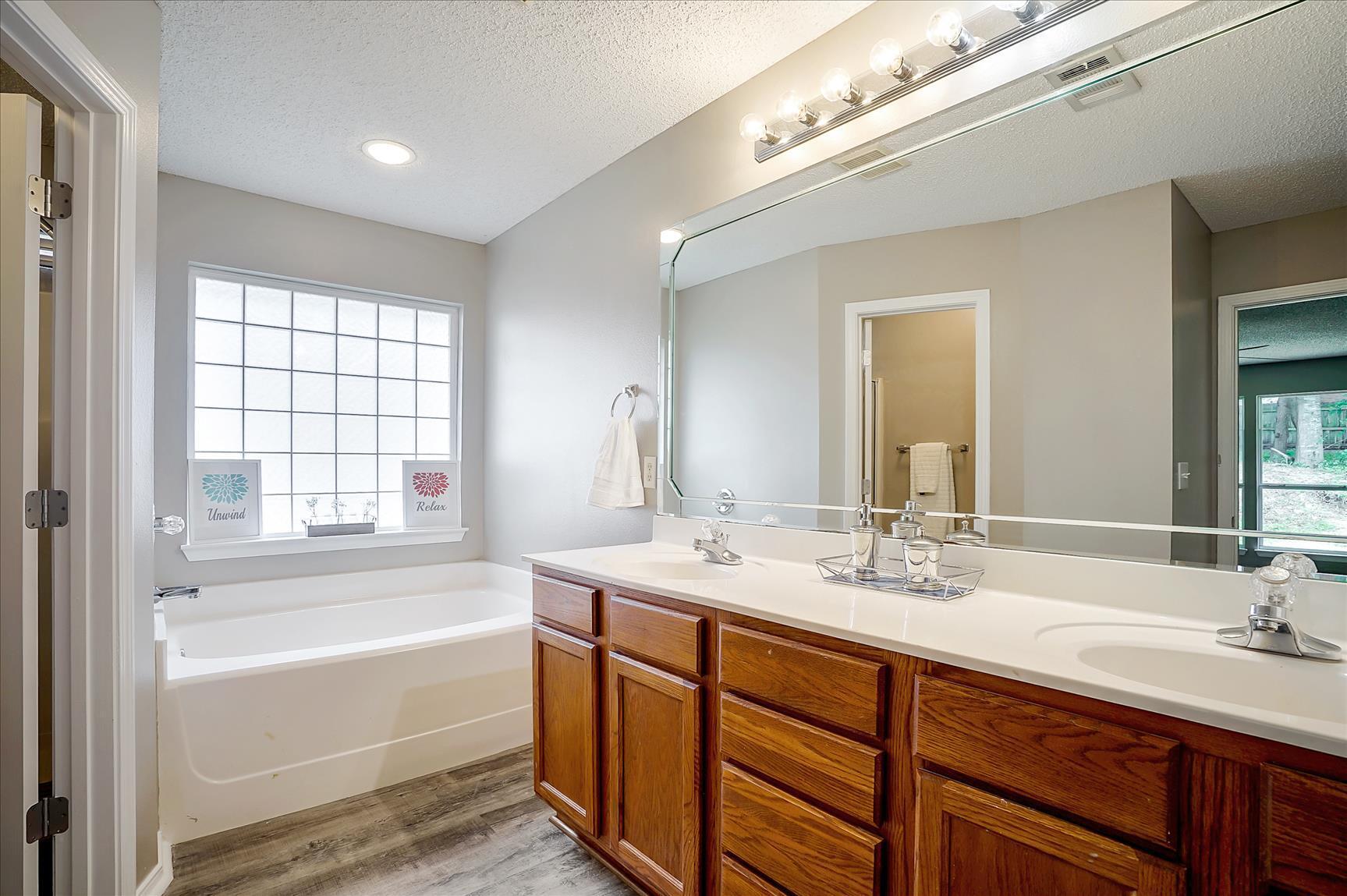 RIVERCHASE S/D PH 1 - Residential