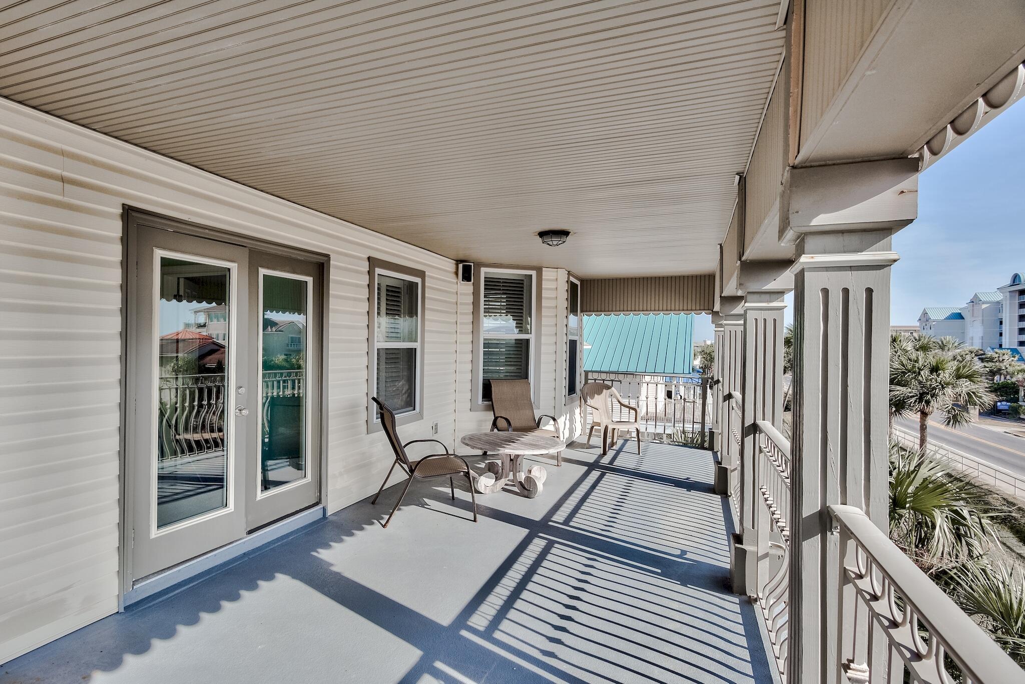 CRYSTAL SHORES - Residential