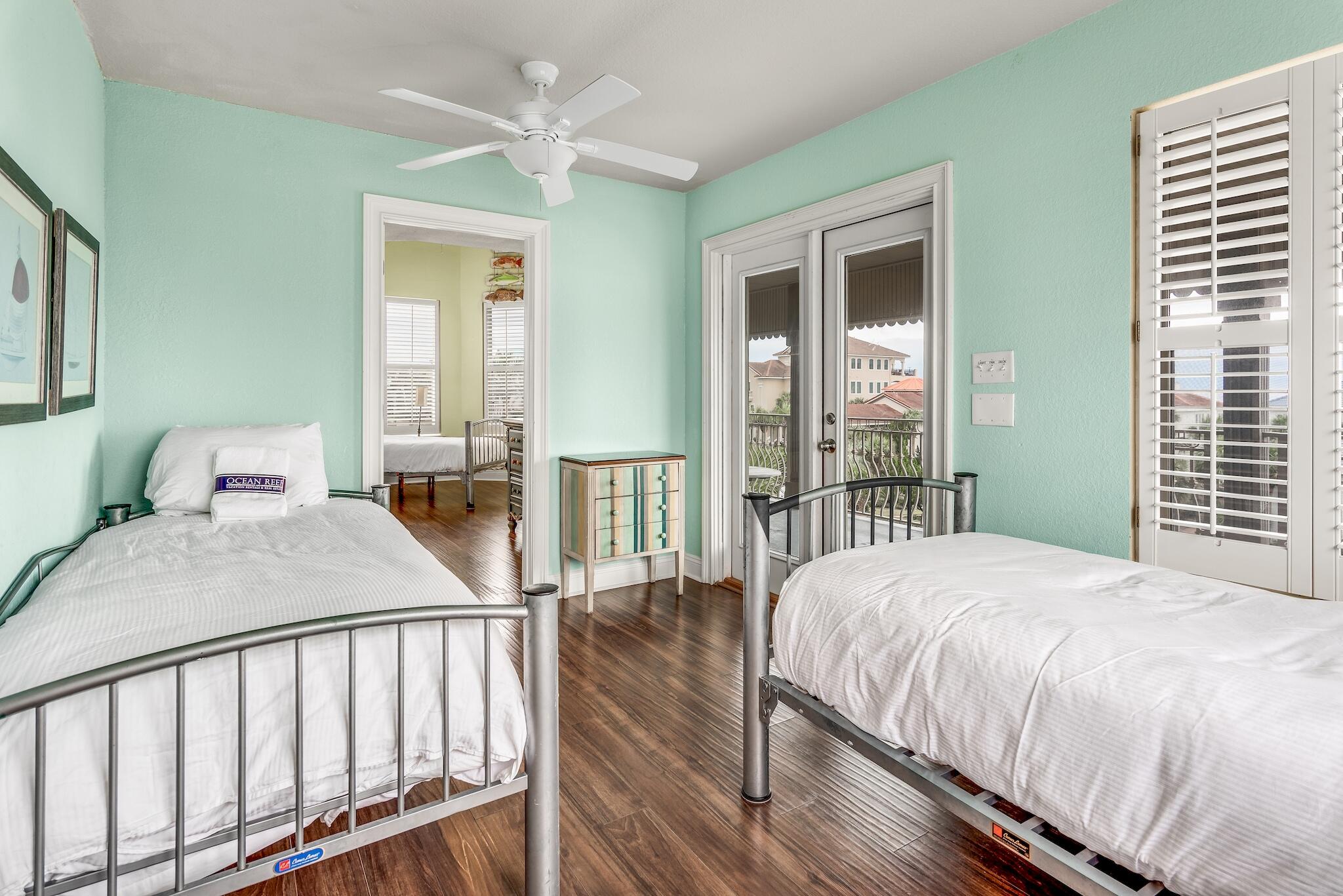 CRYSTAL SHORES - Residential