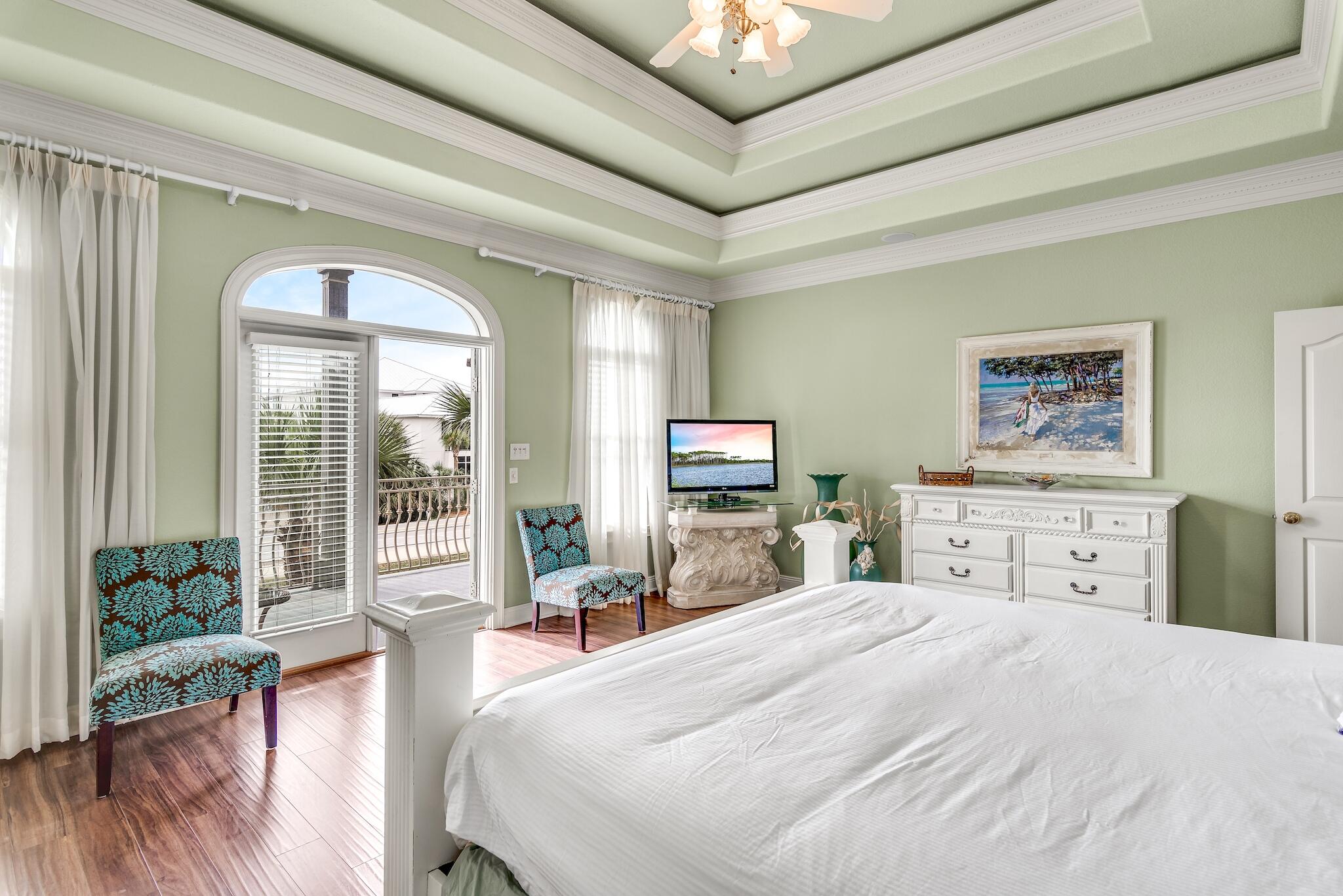 CRYSTAL SHORES - Residential