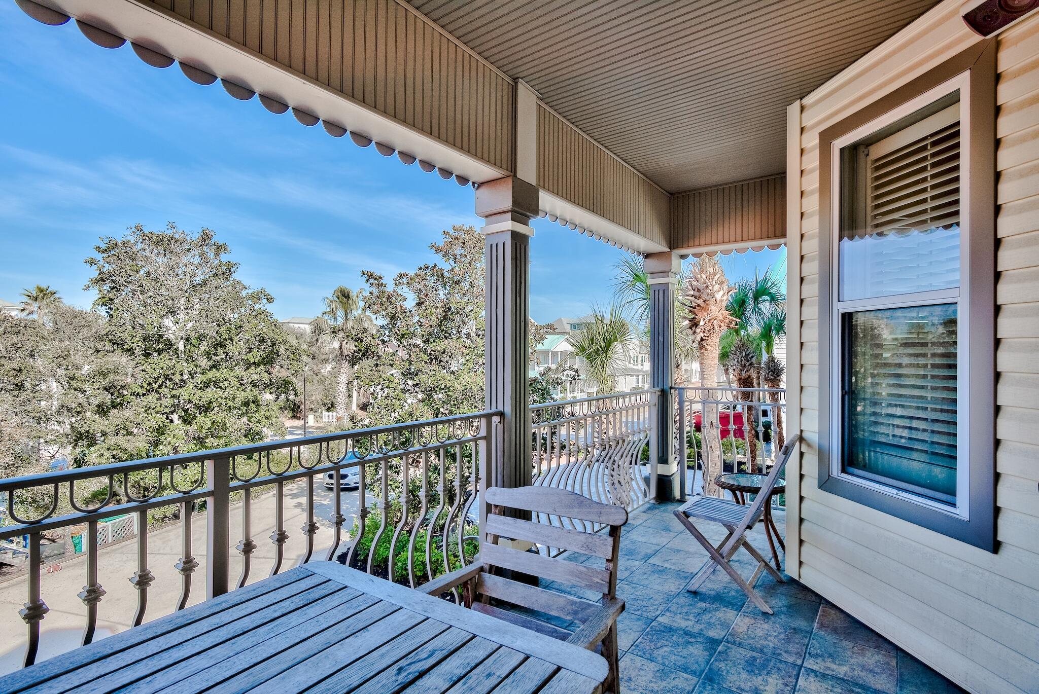 CRYSTAL SHORES - Residential