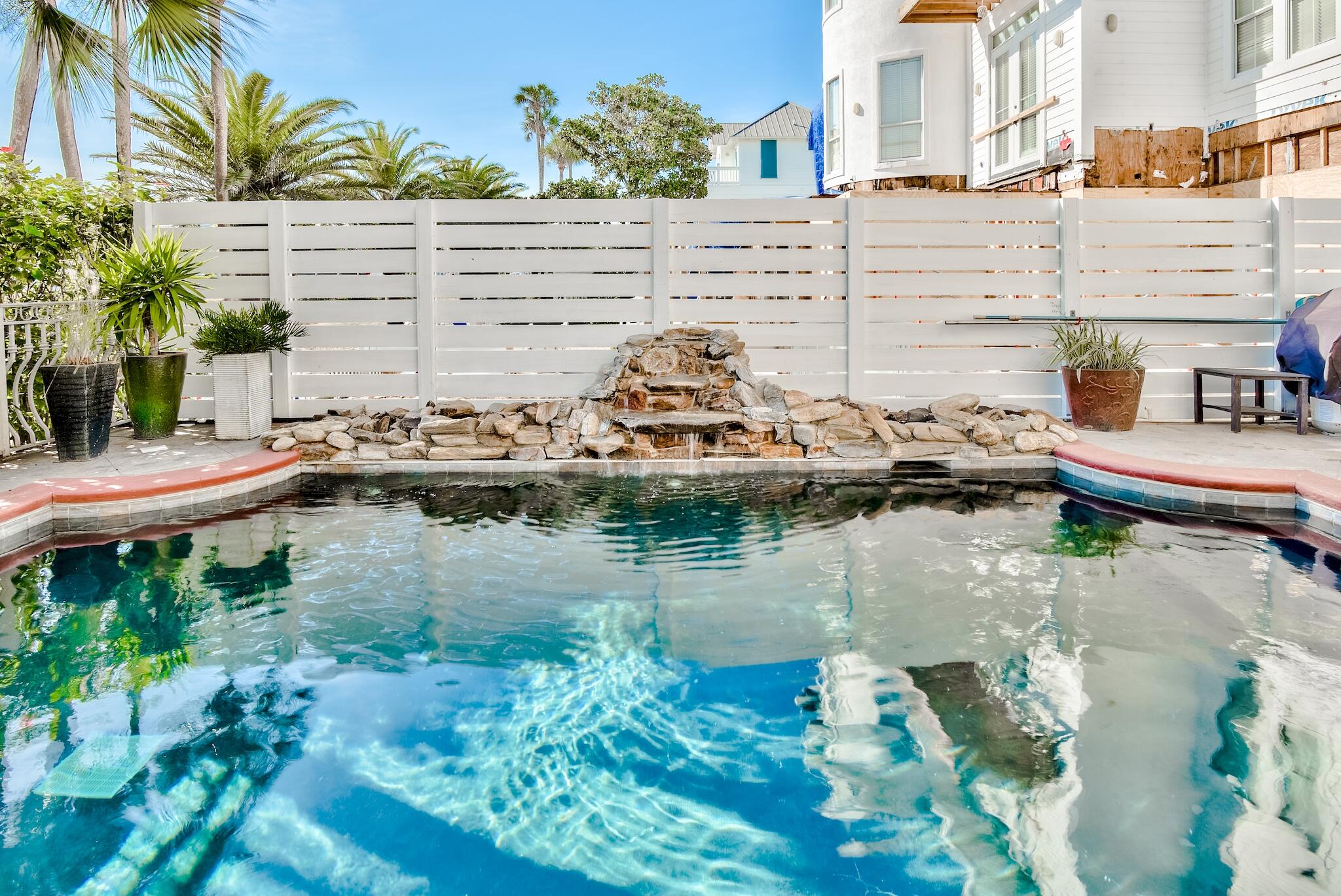 CRYSTAL SHORES - Residential