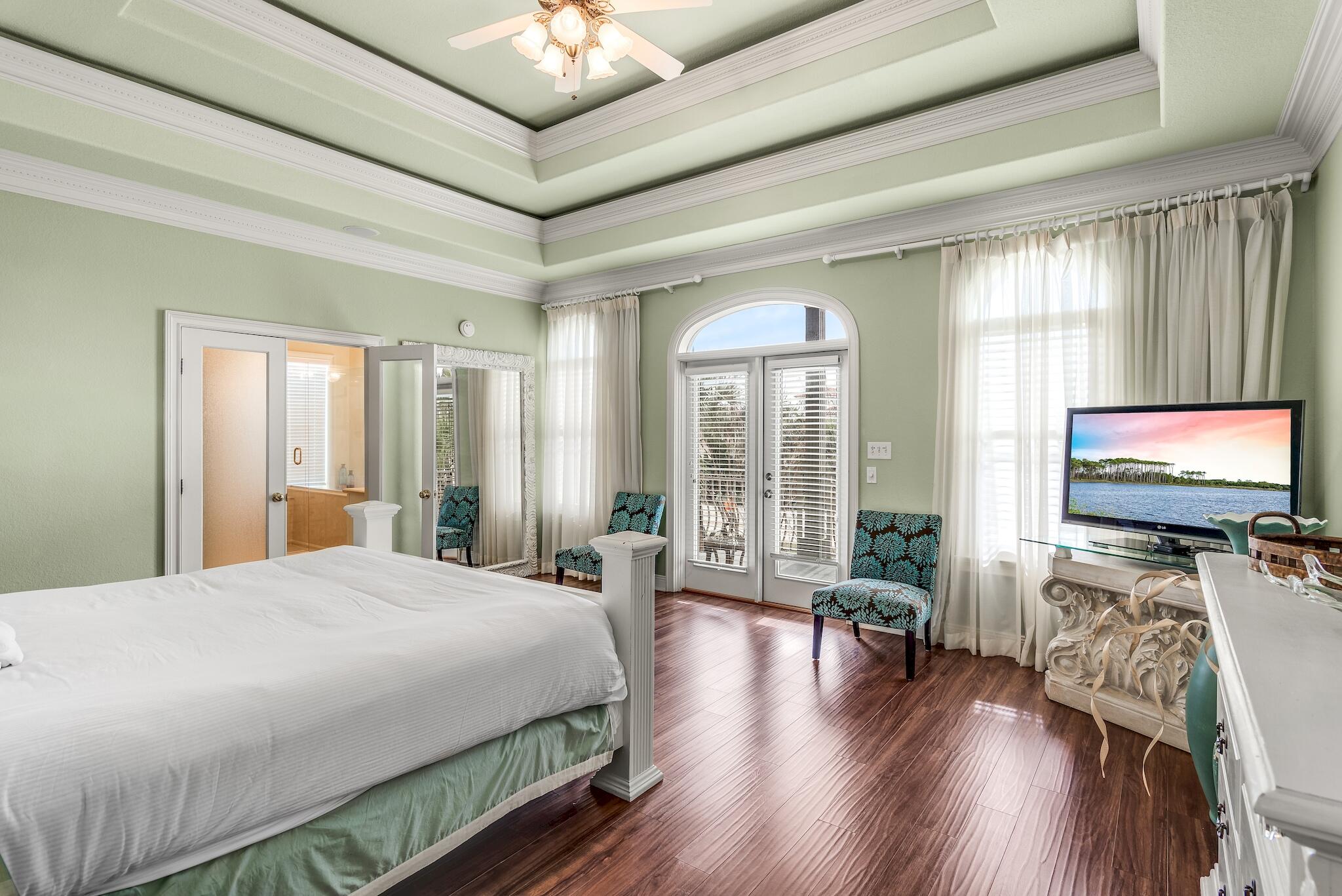 CRYSTAL SHORES - Residential