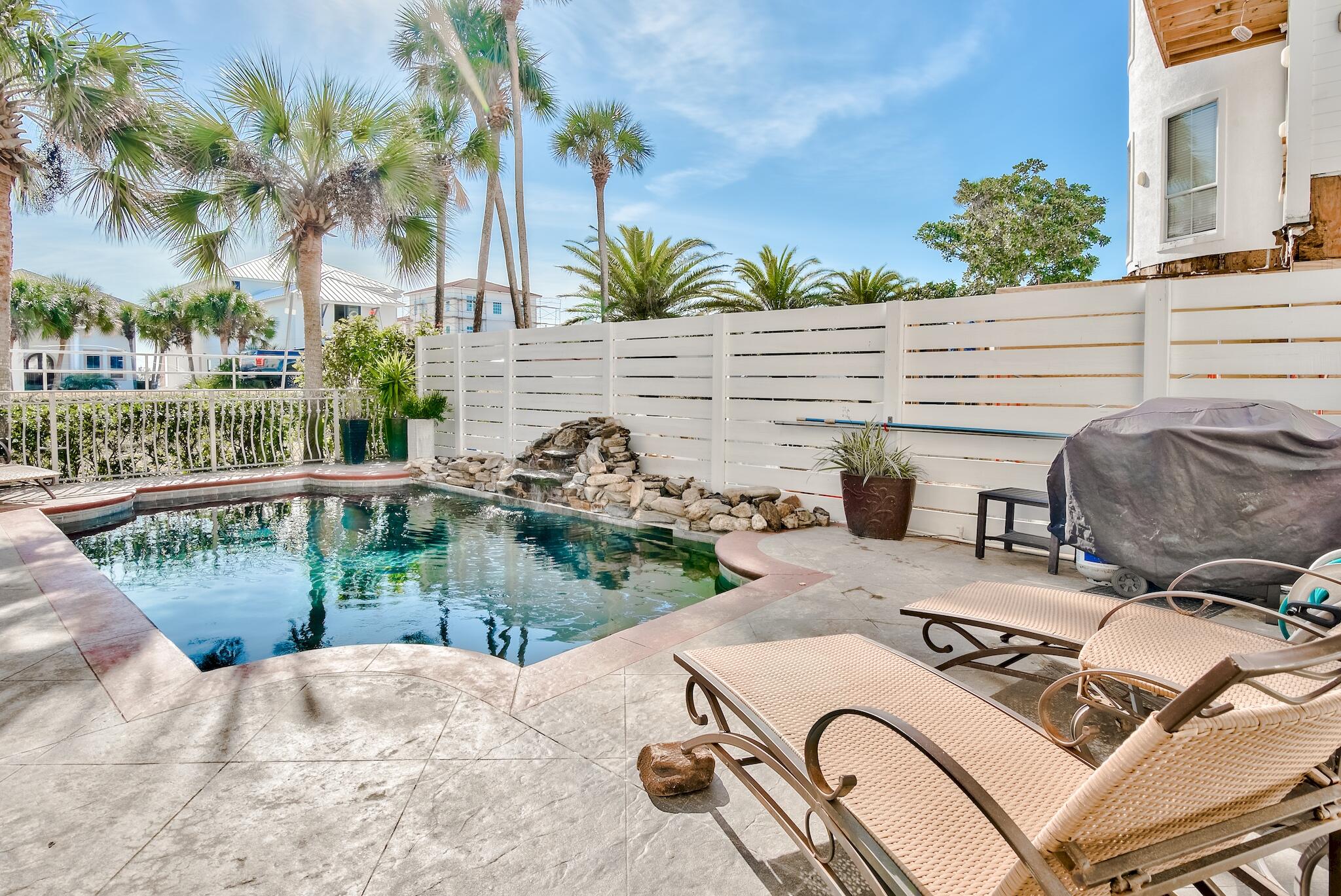 CRYSTAL SHORES - Residential